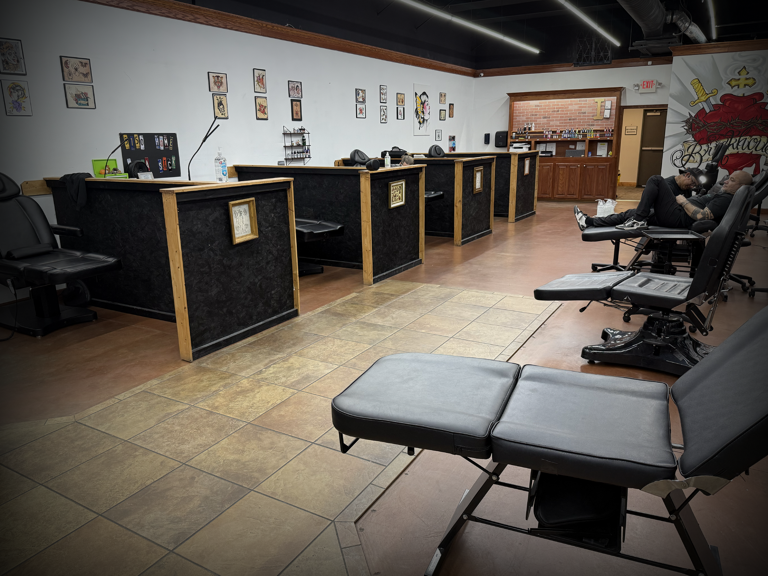Image of the booths in Brickhouse Tattoo Studio in Cabot Arkansas.