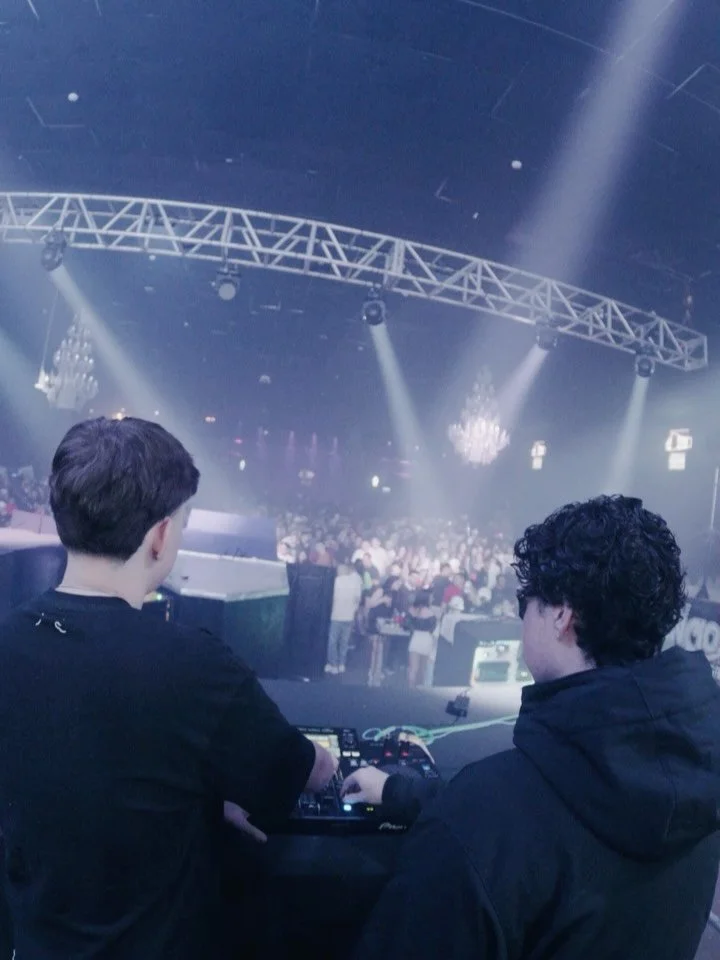 theuzzo b2b @rodriz.wav 
@basszone.festival 

comenta ai, qual drop bateu mais? 👀

📸 @cauahcm