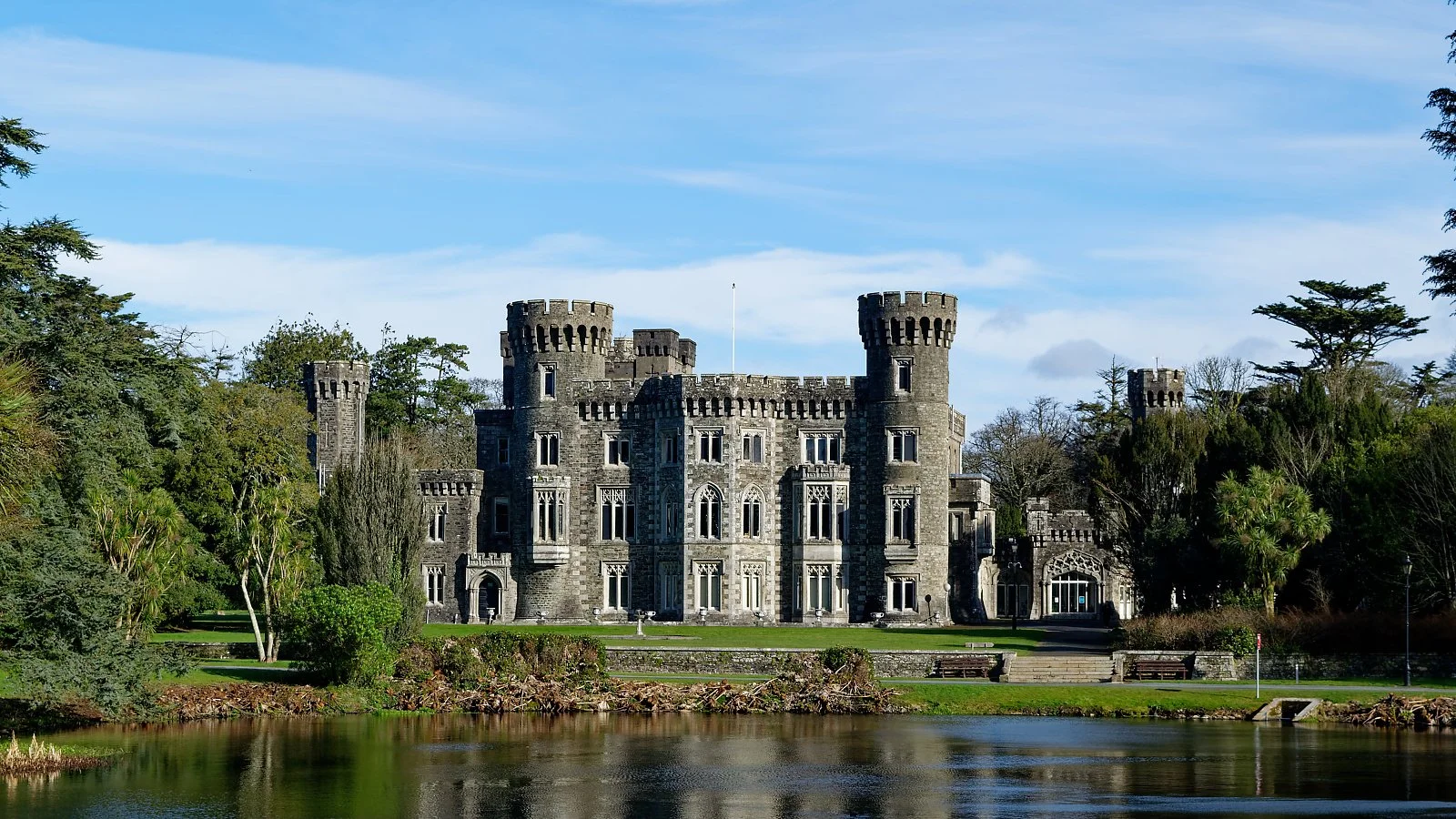 Johnstown_Castle,_Wexford.jpg