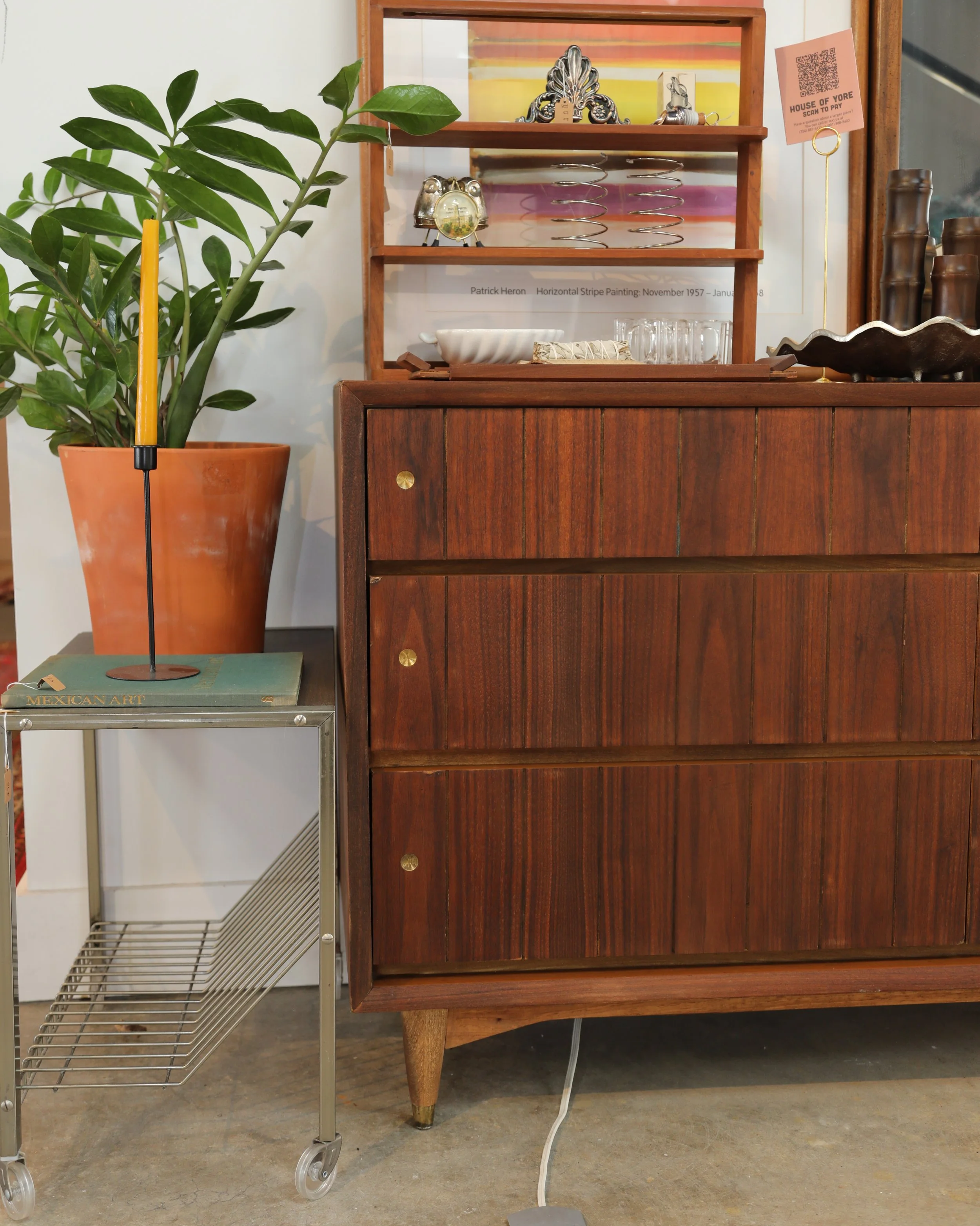 Kroehler MCM Walnut 9-Drawer Dresser