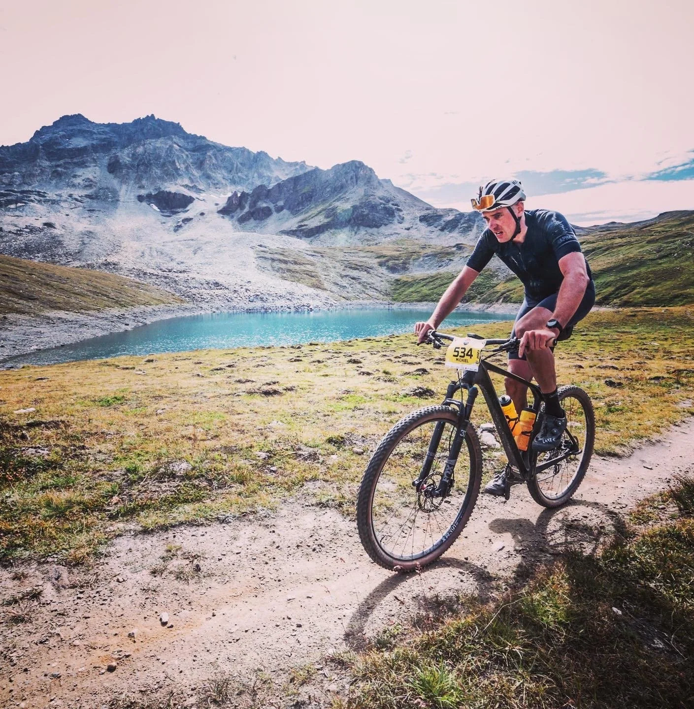 Michiel Top tijdens de afdaling van de Pas de Lona bij de Grand Raid BCVS.