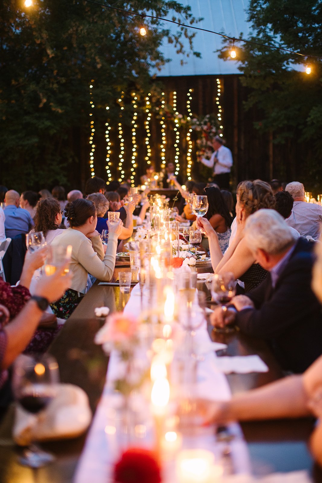 An image of an outdoor table setting at StoneHouse101 Events Venue near Cle Elum, Washington. Located in Roslyn, Kittitas County, StoneHouse101 can host many events.