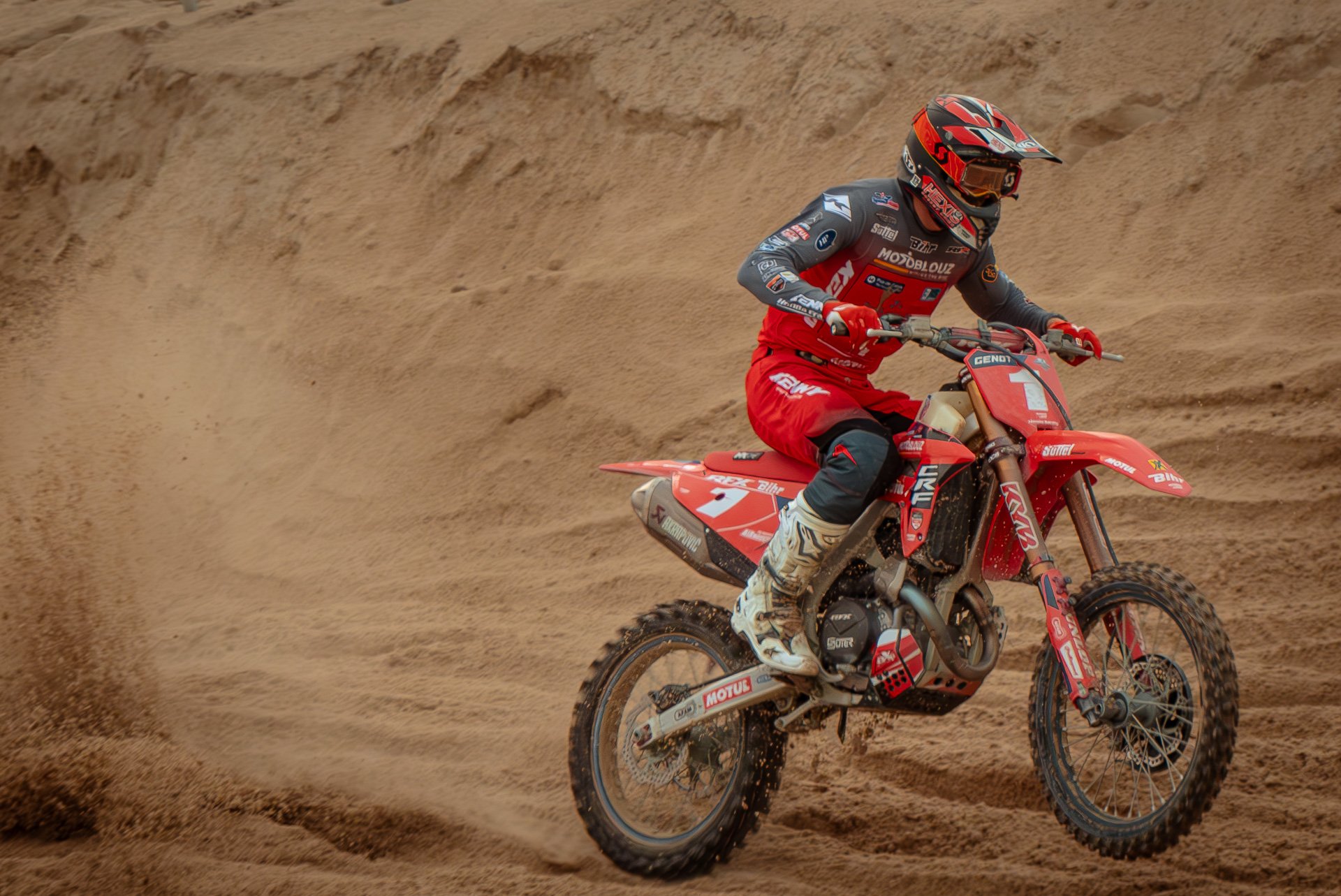 AdrienTellier_BeachCross24P1080132-Avec accentuation-Bruit.jpg