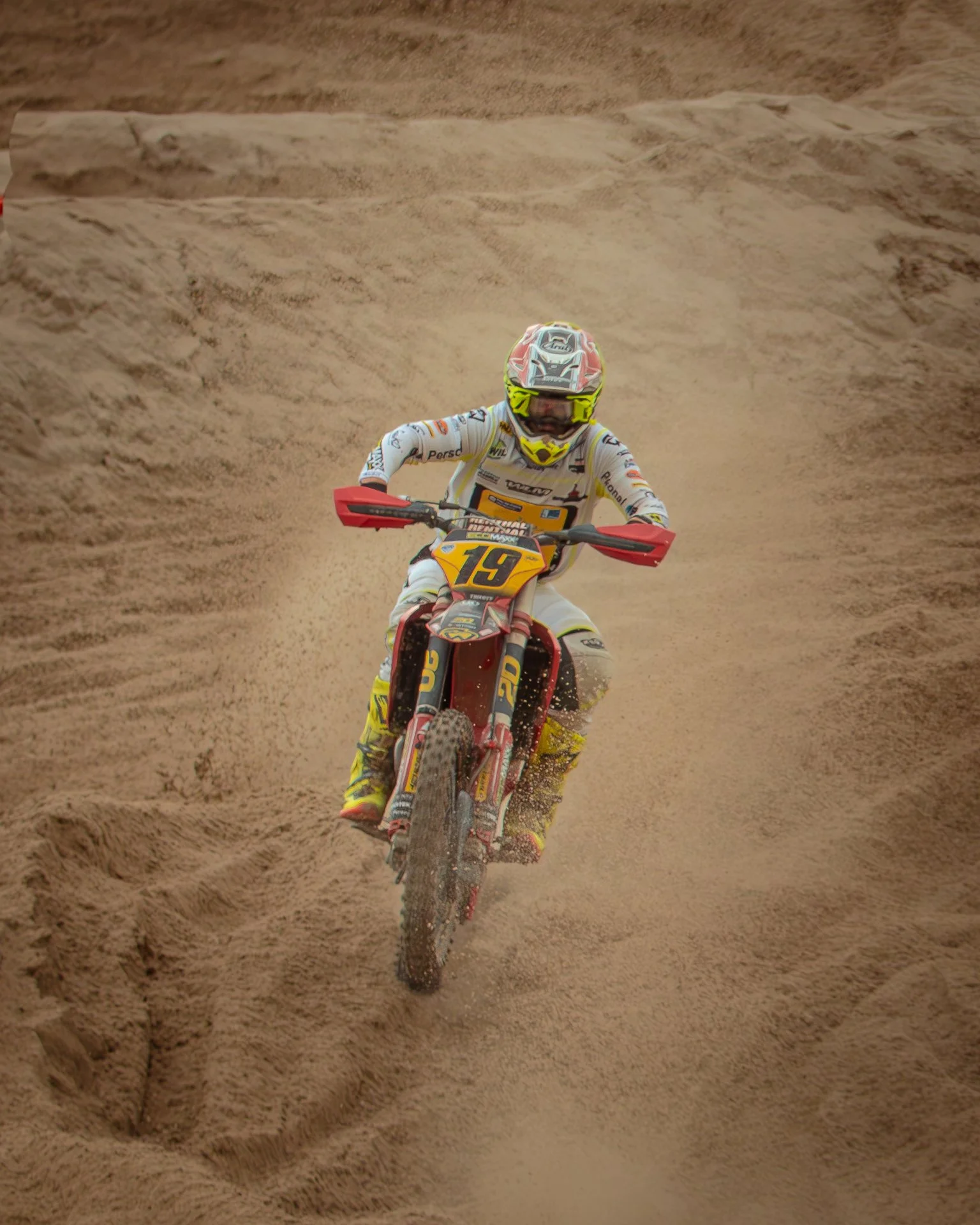 AdrienTellier_Portfolio_BeachCross24_P1070787-Avec accentuation-Bruit.jpg