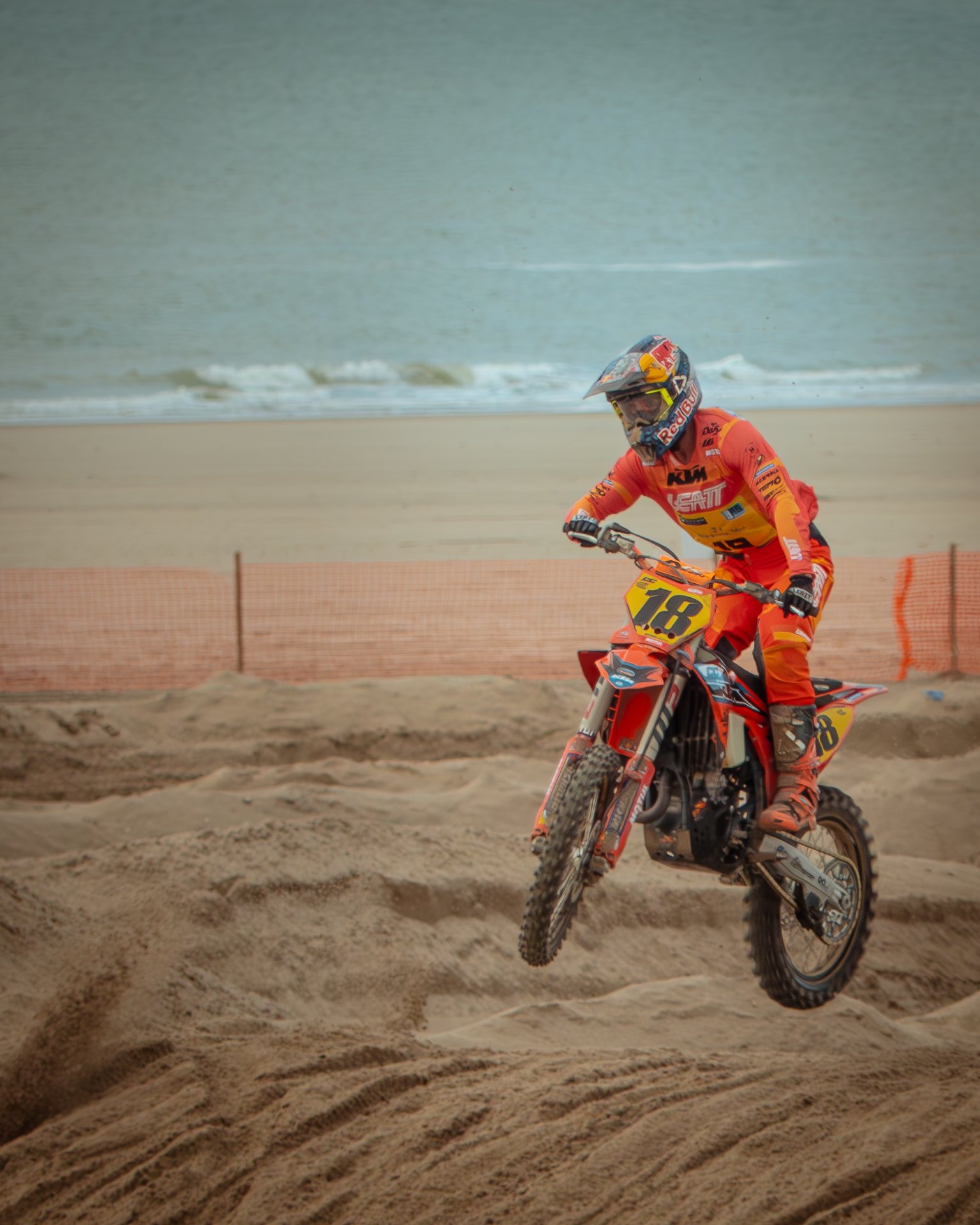 AdrienTellier_Portfolio_BeachCross24_P1060027-Avec accentuation-Bruit.jpg