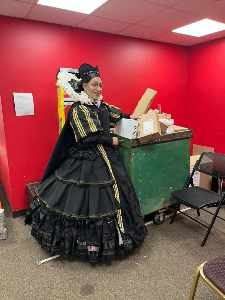 Last night, Queen Catherine de Medici presented PETRUS, her most ambitious project -and it was one of those shows I will never forget

Thank you @pablojesusgatto for your sensibility and incredible talent in creating such a fantastic costume.

Thank 