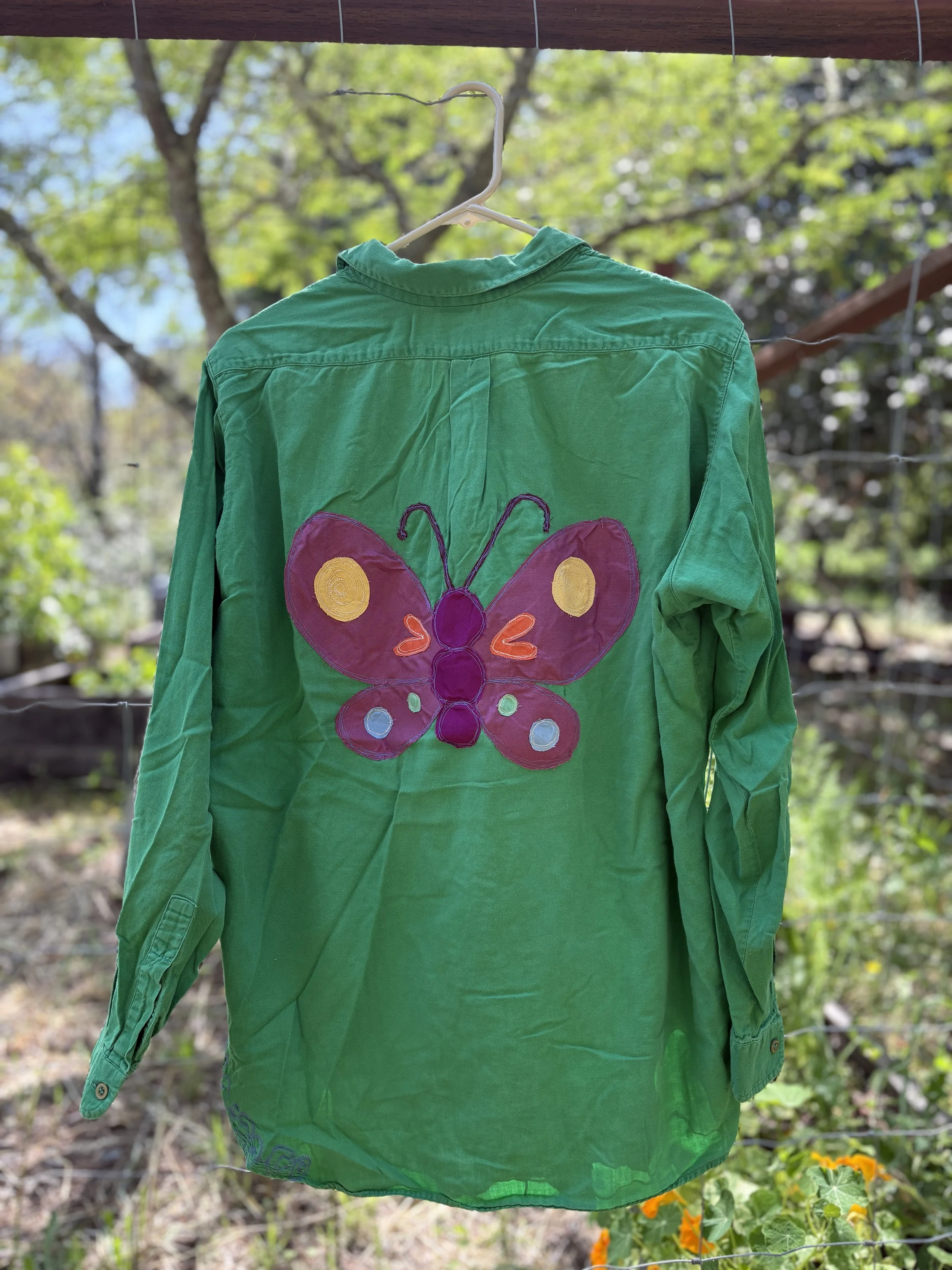 PURPLE BUTTERFLY BUTTON UP