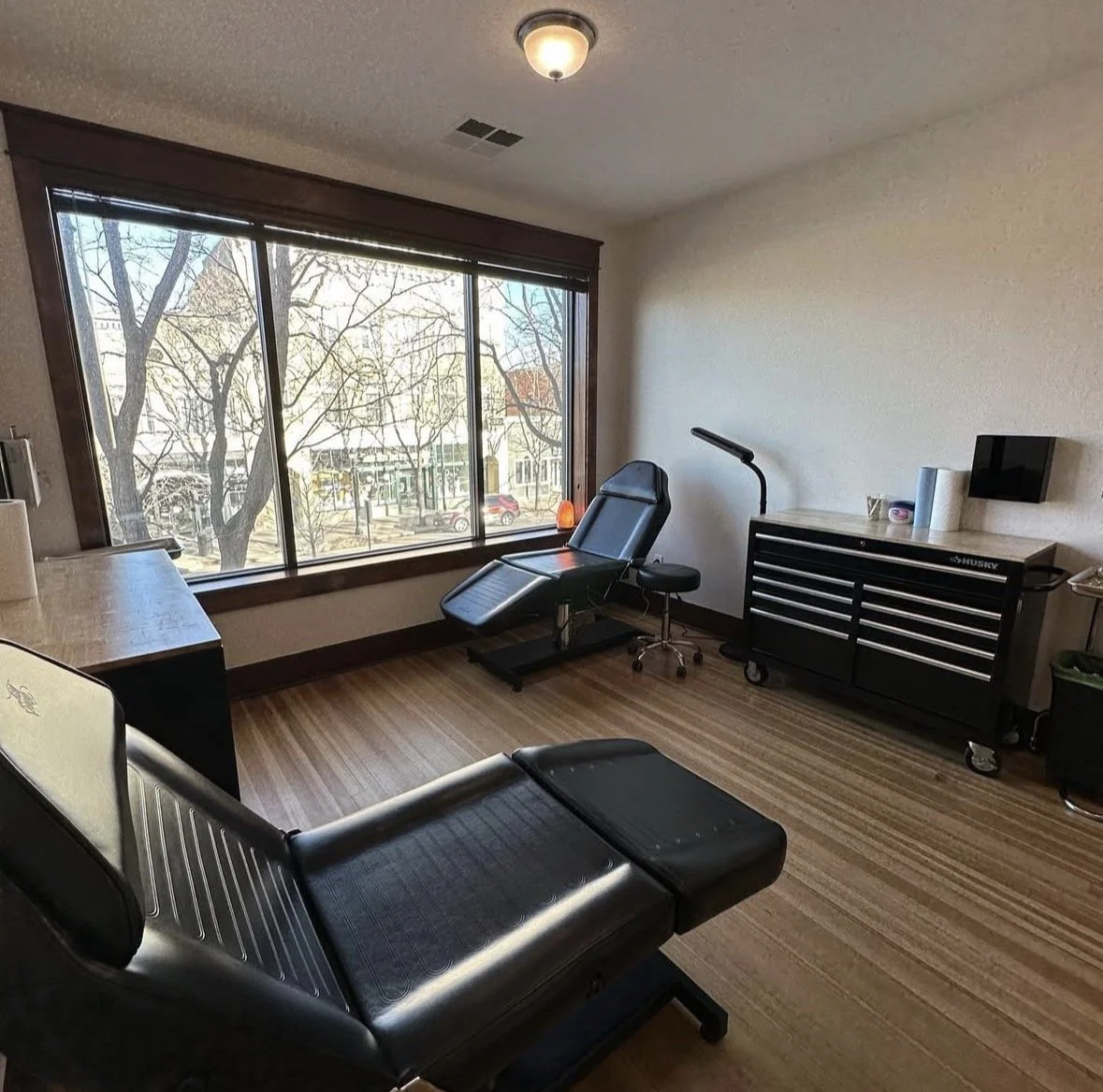 Cozy safe tattoo space in longmont Colorado