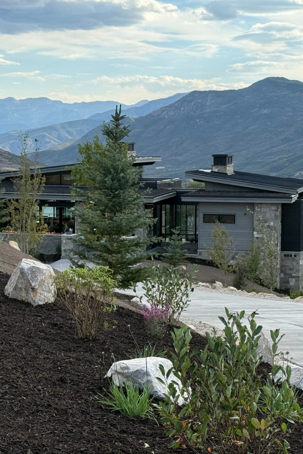Pros and Cons of Living in Tuhaye, Utah