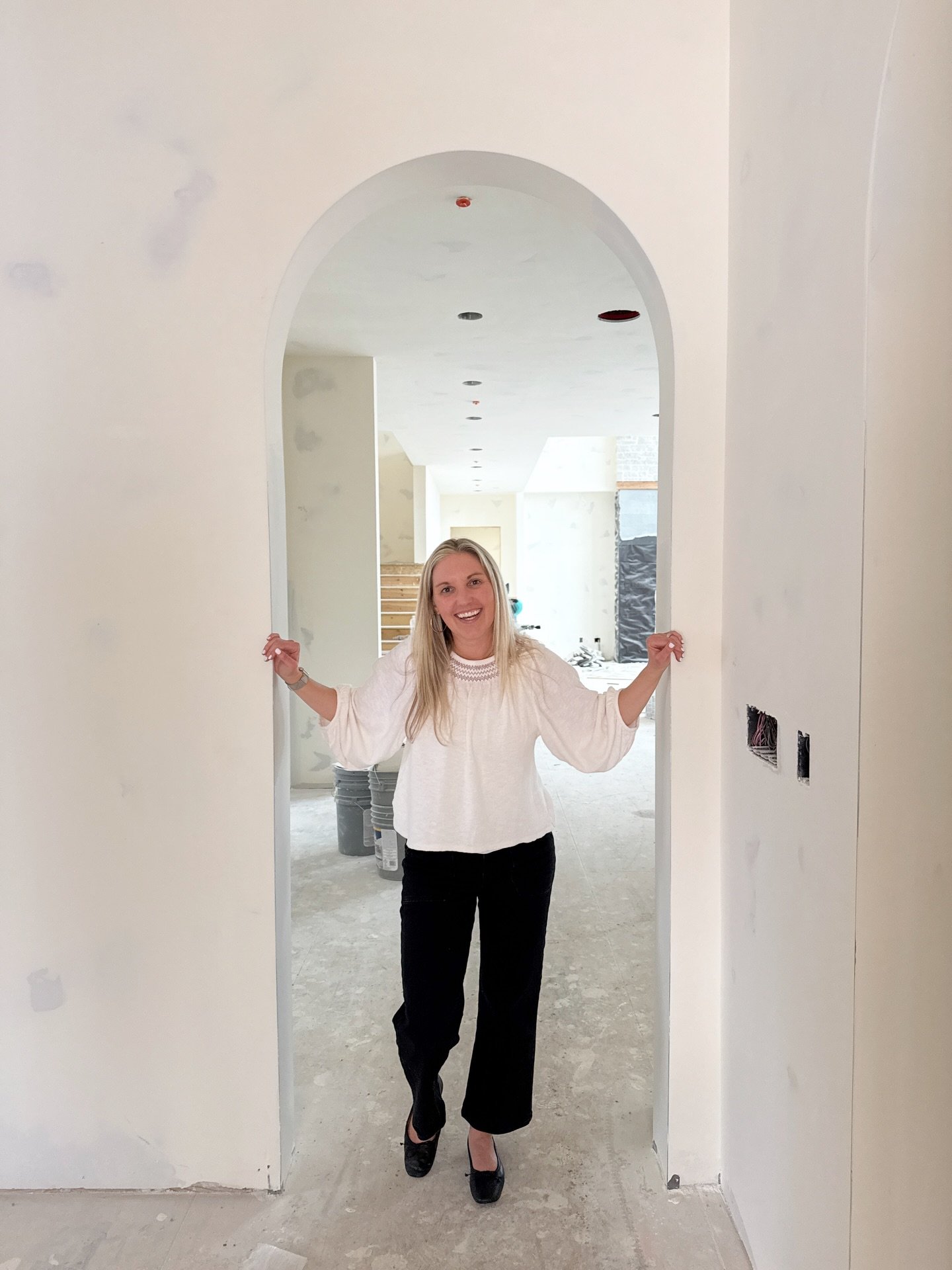 I wanted to share a quick update on our home @cripplecreekhome Things are moving along!

The drywall is almost finished and they just have a few spaces left to complete. The trim carpenters started this past week and have already made some awesome pr