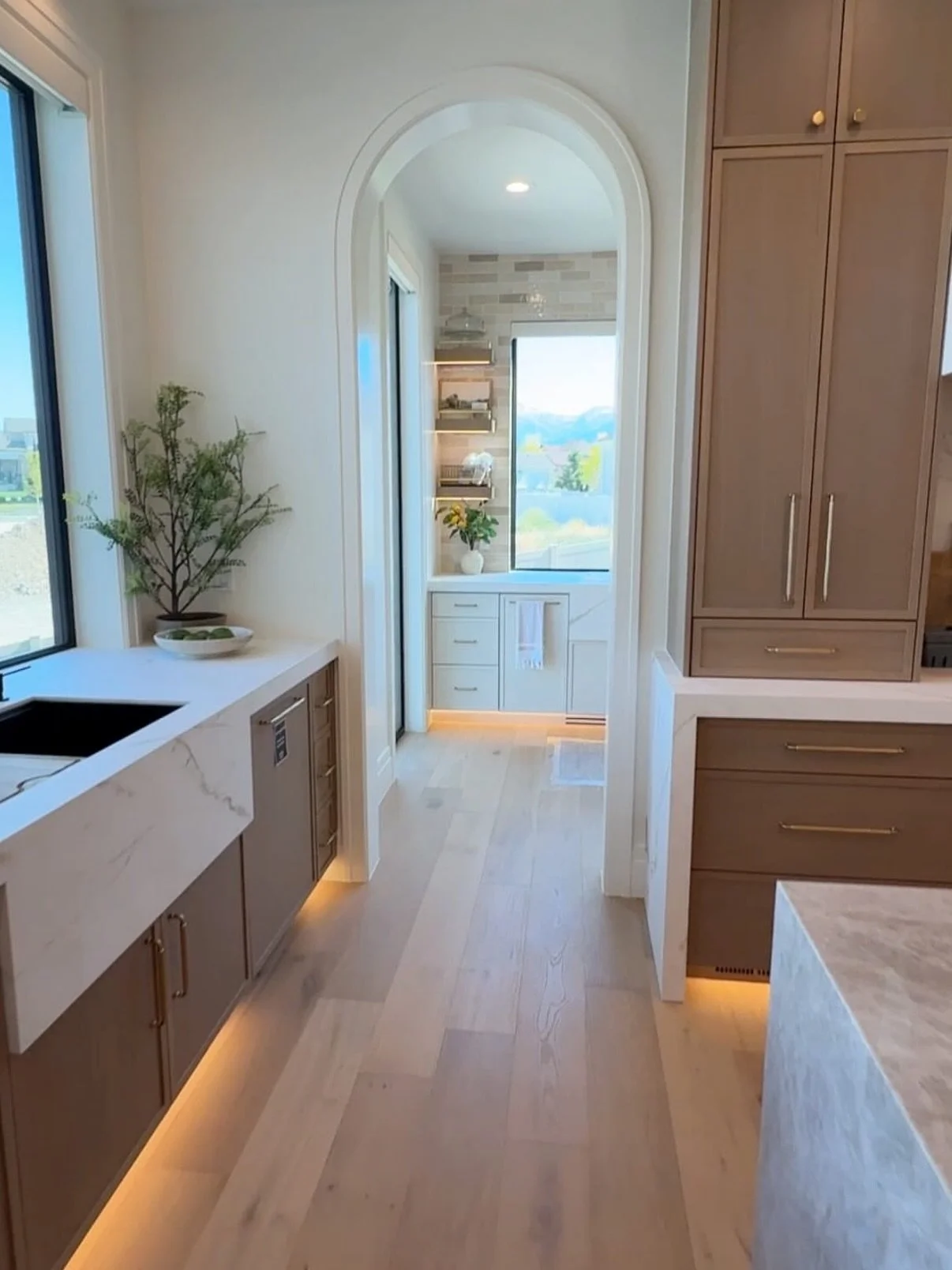 Comment TOUR for a full walkthrough of this incredible home!

I can&rsquo;t wait to see what this team has in store for the Utah Valley Parade of Homes coming up soon! It&rsquo;s going to be amazing, I&rsquo;m sure!

Comment TOUR to see the rest of t