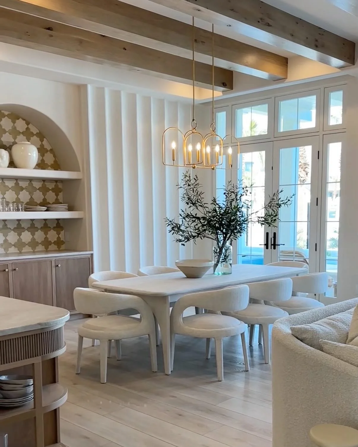 Comment LINK for a full video tour of this home!

I&rsquo;ll never get over the Rosemary project in Desert Color located in St. George, Utah. It feels like coastal living found its way to the desert and made a home. It&rsquo;s calm and beautiful!!

S