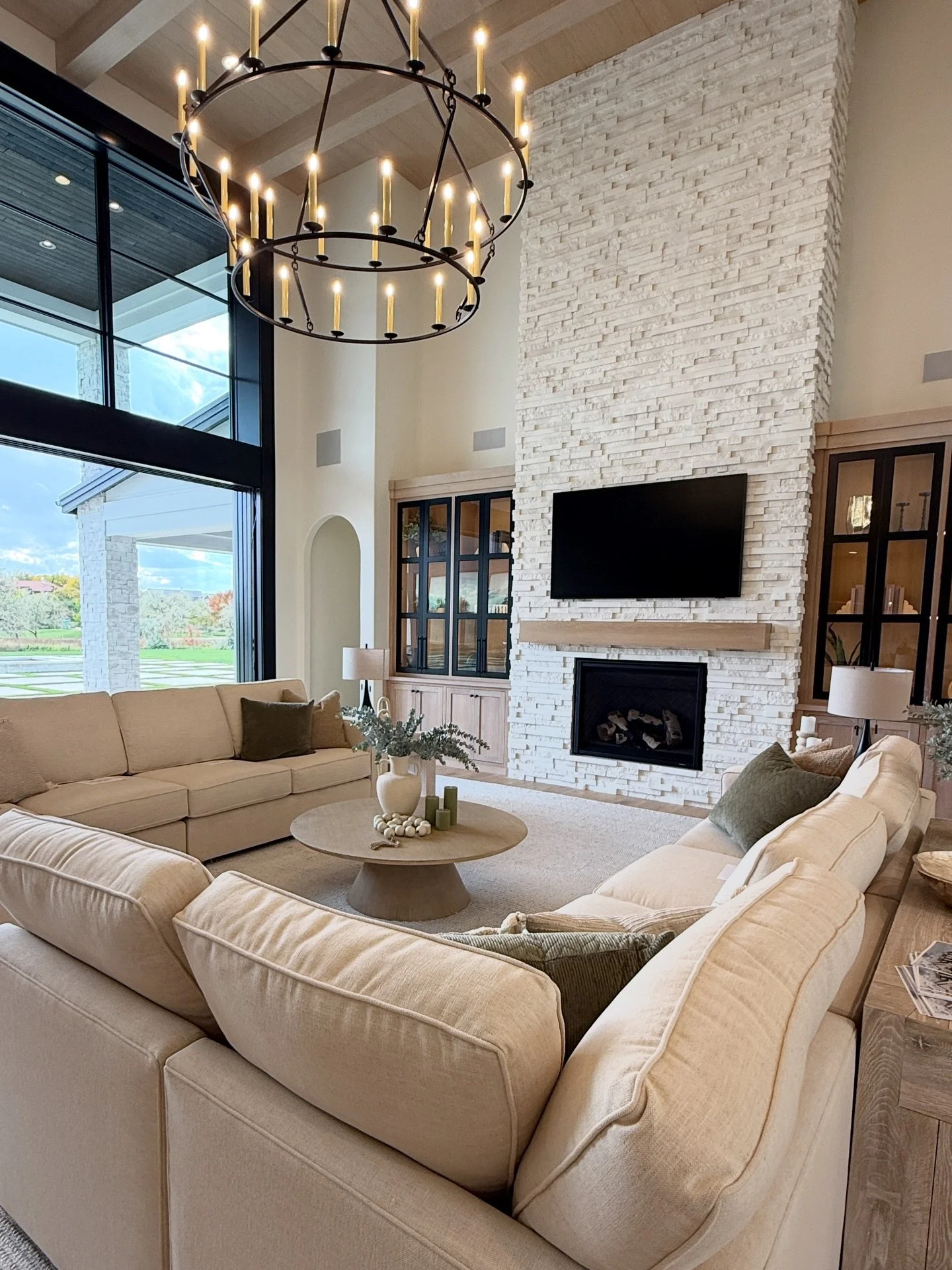 Type LINK for a full video walk through of this incredible home! 

I had the opportunity to tour this home and it completely knocked my socks off!! The indoor outdoor living spaces, the incredible details, annnd can we talk about the indoor picklebal