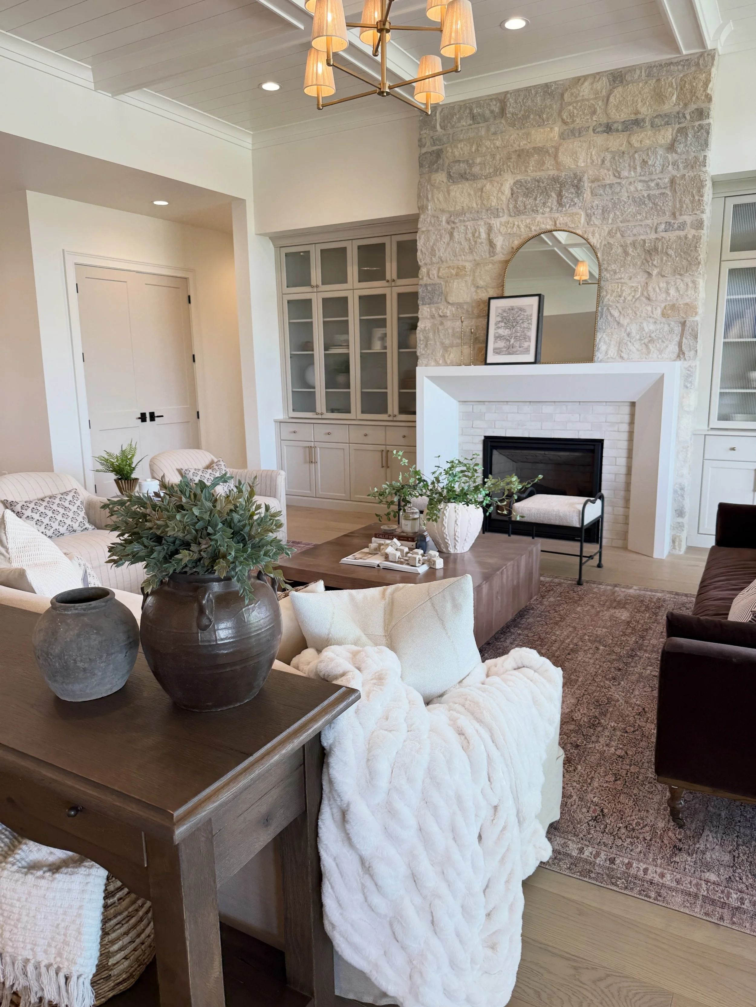 Comment LINK for the selections guide on this incredible home!

The house I seriously can&rsquo;t stop thinking about right now!

You know those homes that feel tasteful, practical, functional, and beautiful all at the same time?? This one checked al