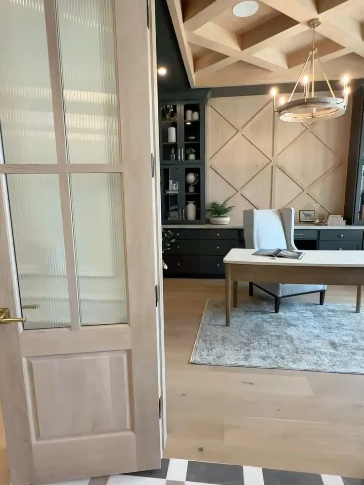 Comment LINK for a full video walkthrough of this amazing home! Also, this property is currently for sale for more details on that too, comment LINK!

This home was such a crowd favorite this year!!

I loved touring this lovely home in the Utah Valle