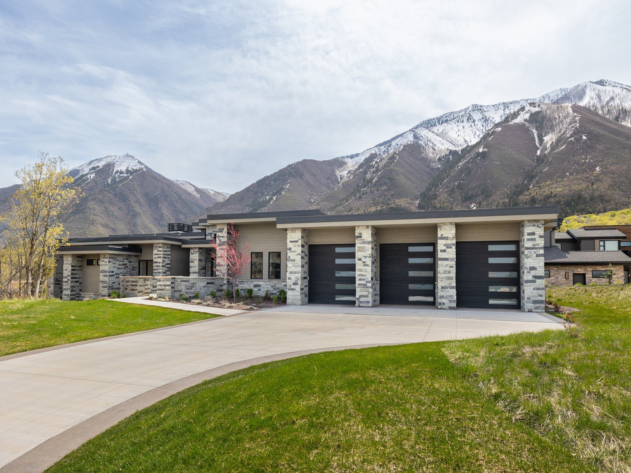 A helpful guide to retiring in Summit Creek, Utah, covering lifestyle, housing, and what makes this community a great place to settle.