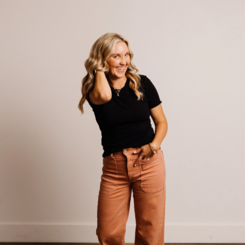 Mariah K Homes is a real estate and home lifestyle brand led by Mariah Koehle.
