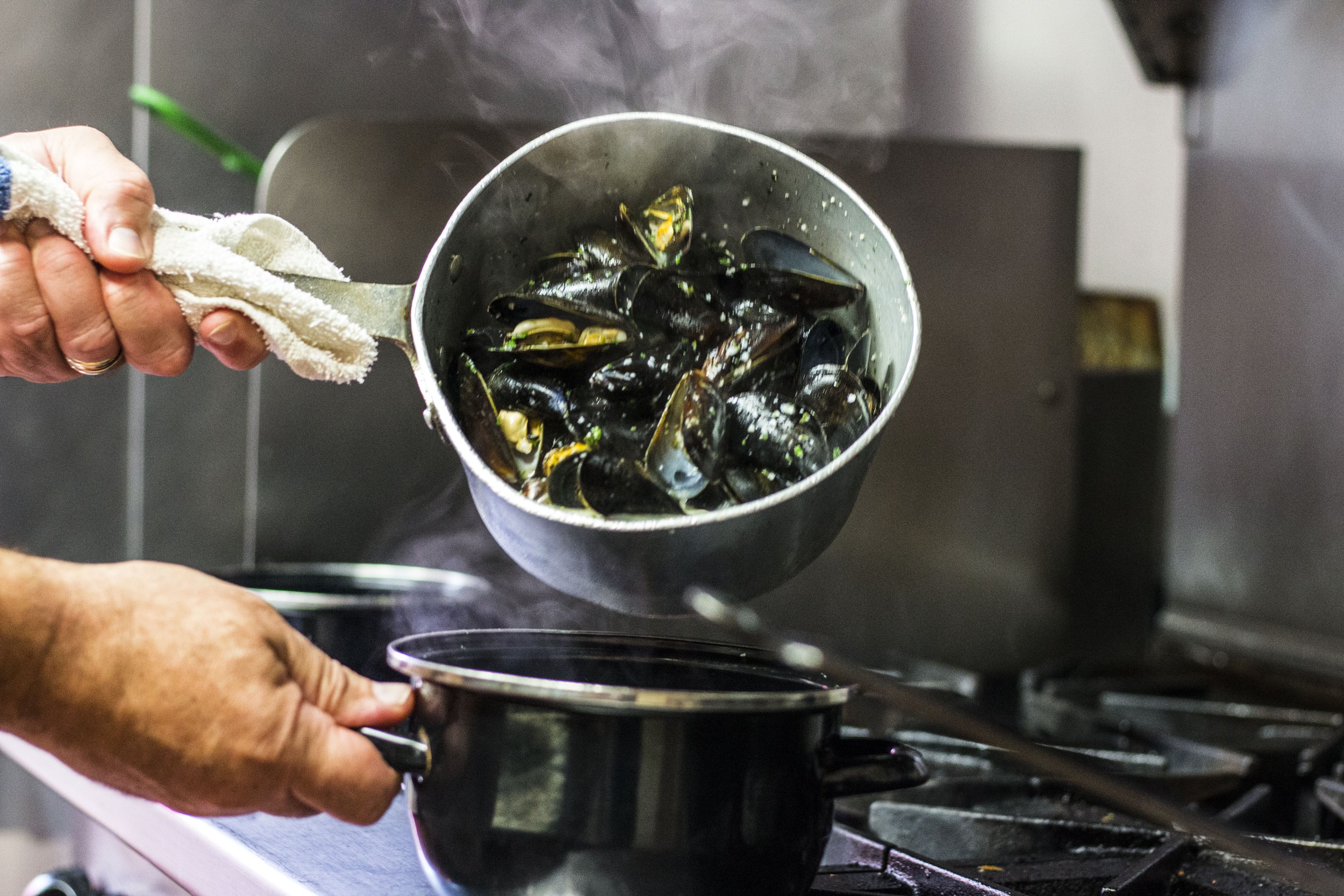 Studio Libby_Chez Moi_mussels action.JPG