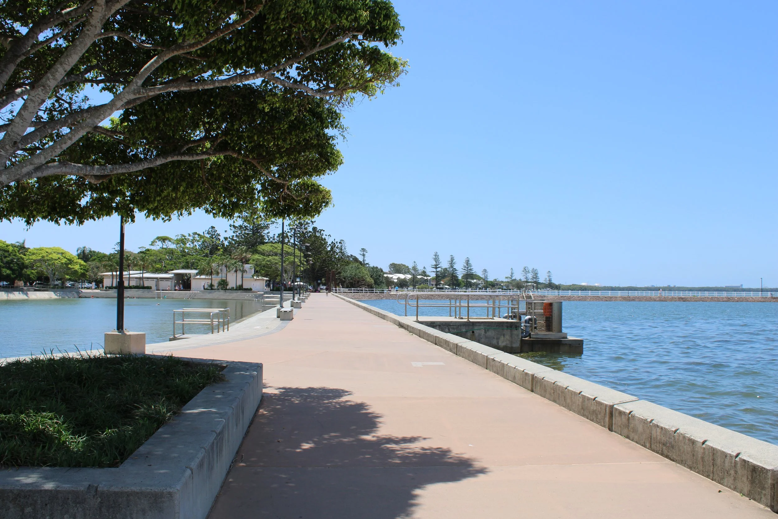Wynnum foreshore 1 .JPG