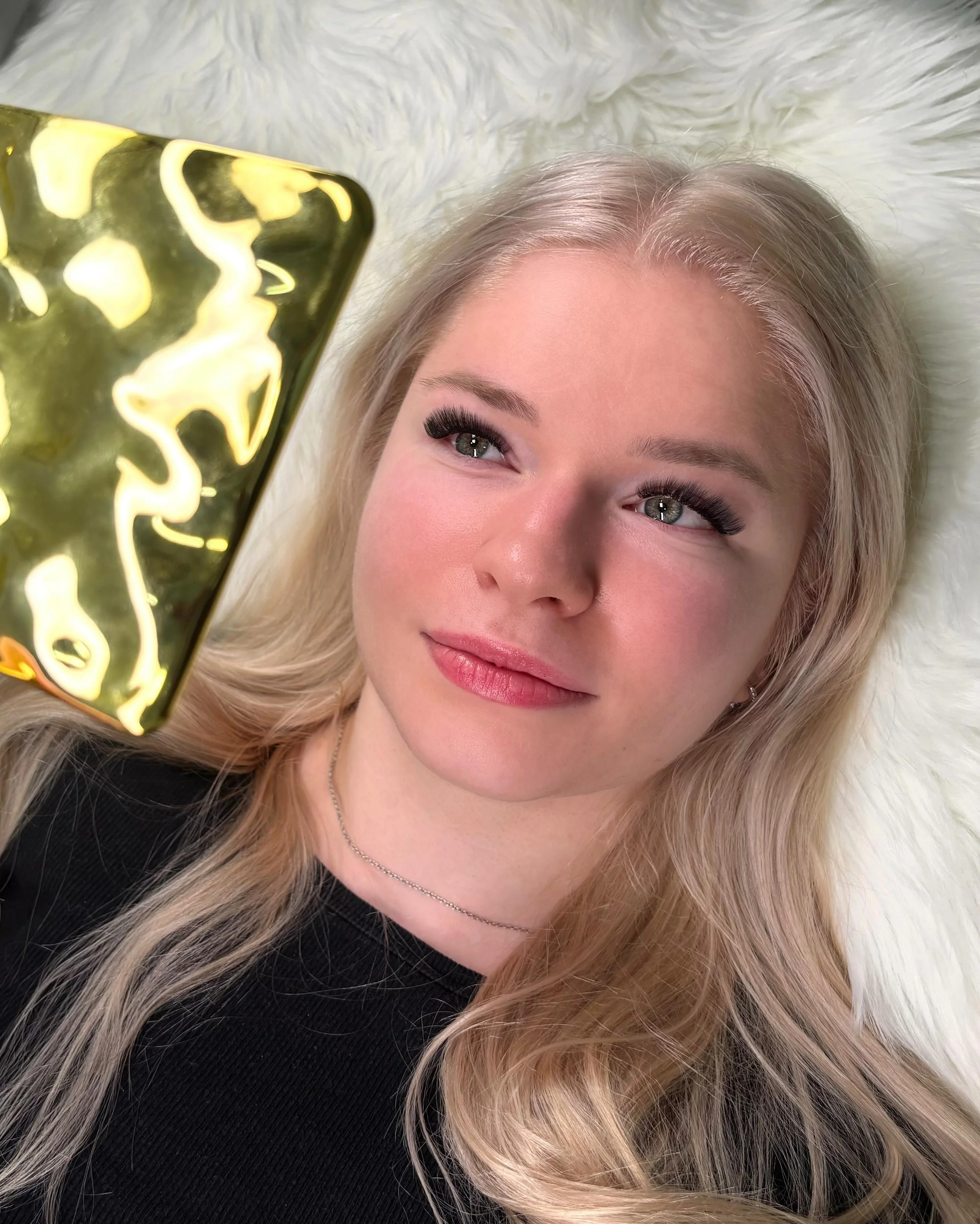 Ripsienpidennykset eiv&auml;t vain helpota ja nopeuta arkea, vaan ripsienpidennykset ovat MOOD joita kannat aamusta iltaan. 🤍

Mulle on t&auml;rke&auml;&auml;, ett&auml; ripsienpidennykset ovat mukavan tuntuiset sek&auml; teknisesti oikein asennetut