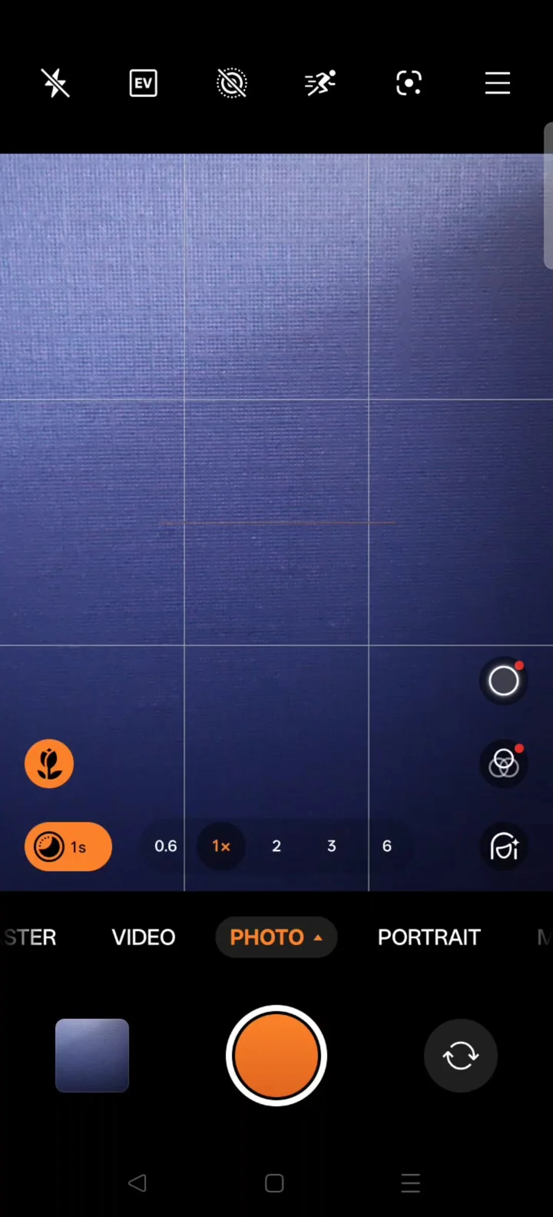 Screen shot of Camera App (Oxygen OS) displaying a 3x3 photo grid overlay