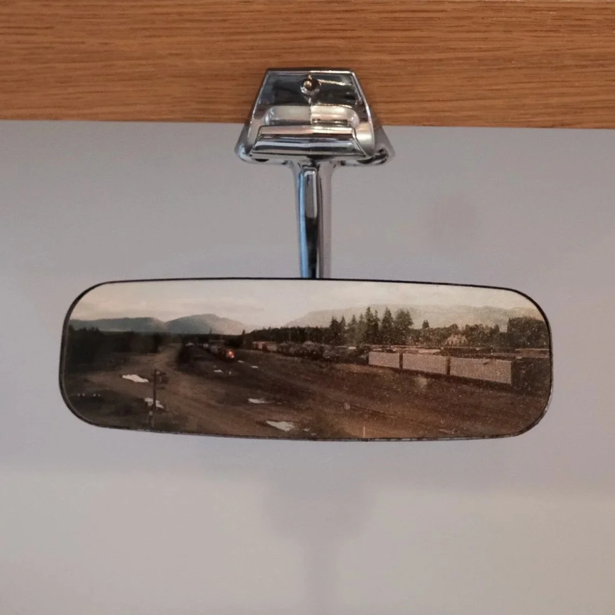 Mirror_freight_line.jpg