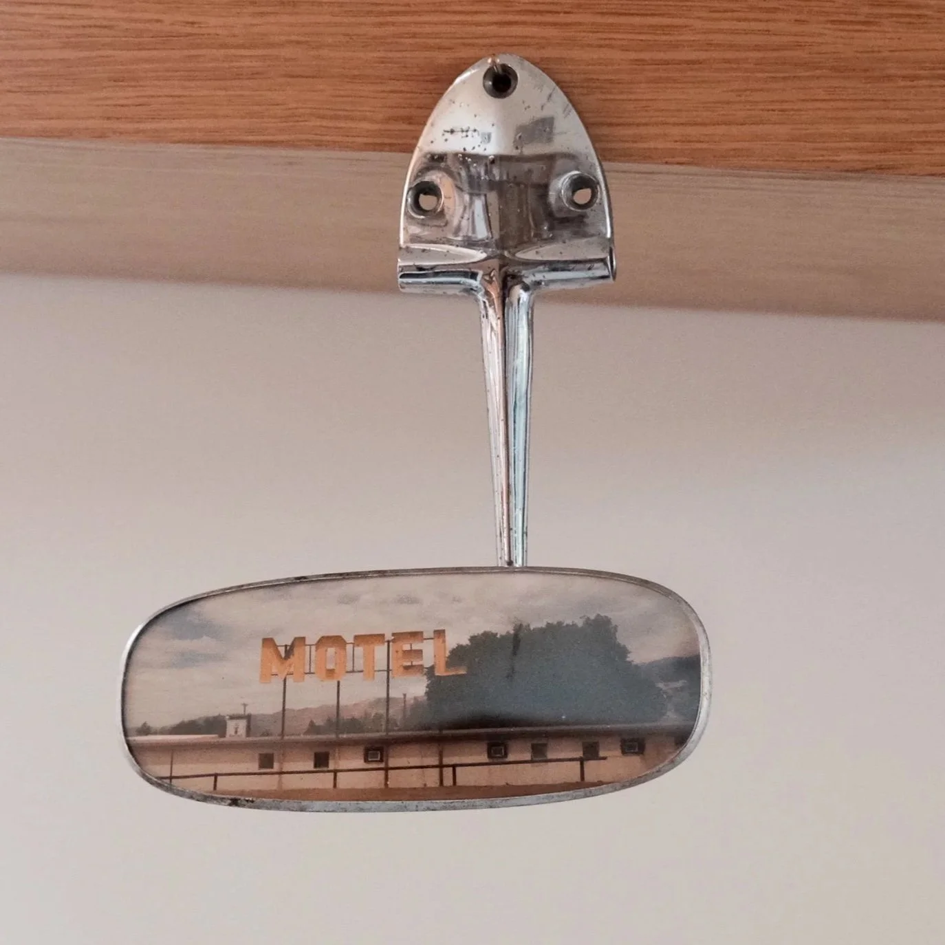 Mirror_motel.jpg