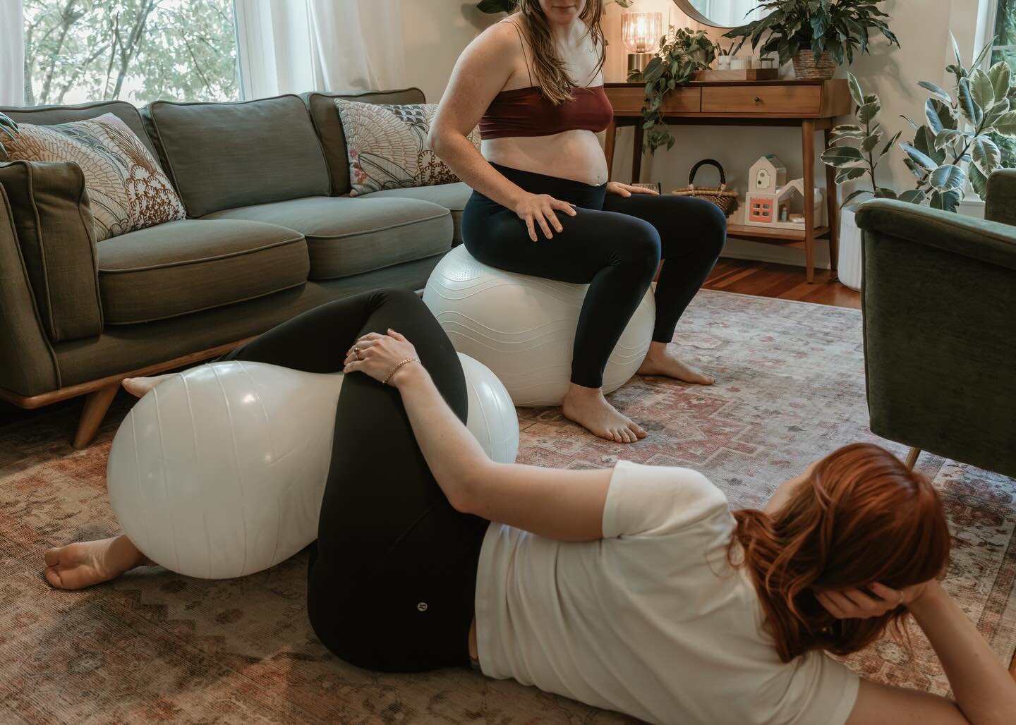 This funny-looking ball? It&rsquo;s actually one of my favourite birth prep tools. 🥜

A peanut ball can be incredibly helpful in the final weeks of pregnancy. Using it between your knees while resting on your side helps create space in the pelvis, r
