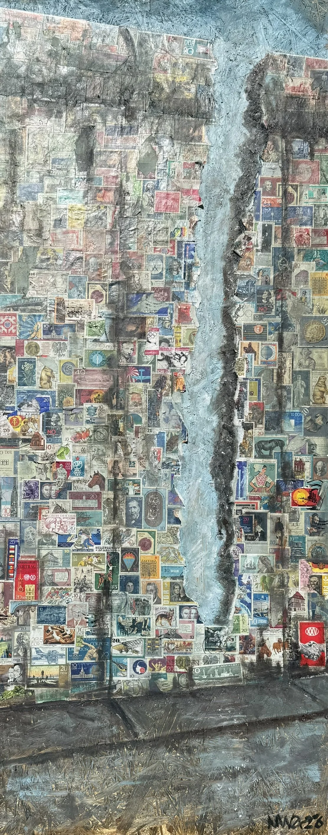 offen, 100 x 40 cm, Öl und DDR-Briefmarken (OSB-Platte), 2026