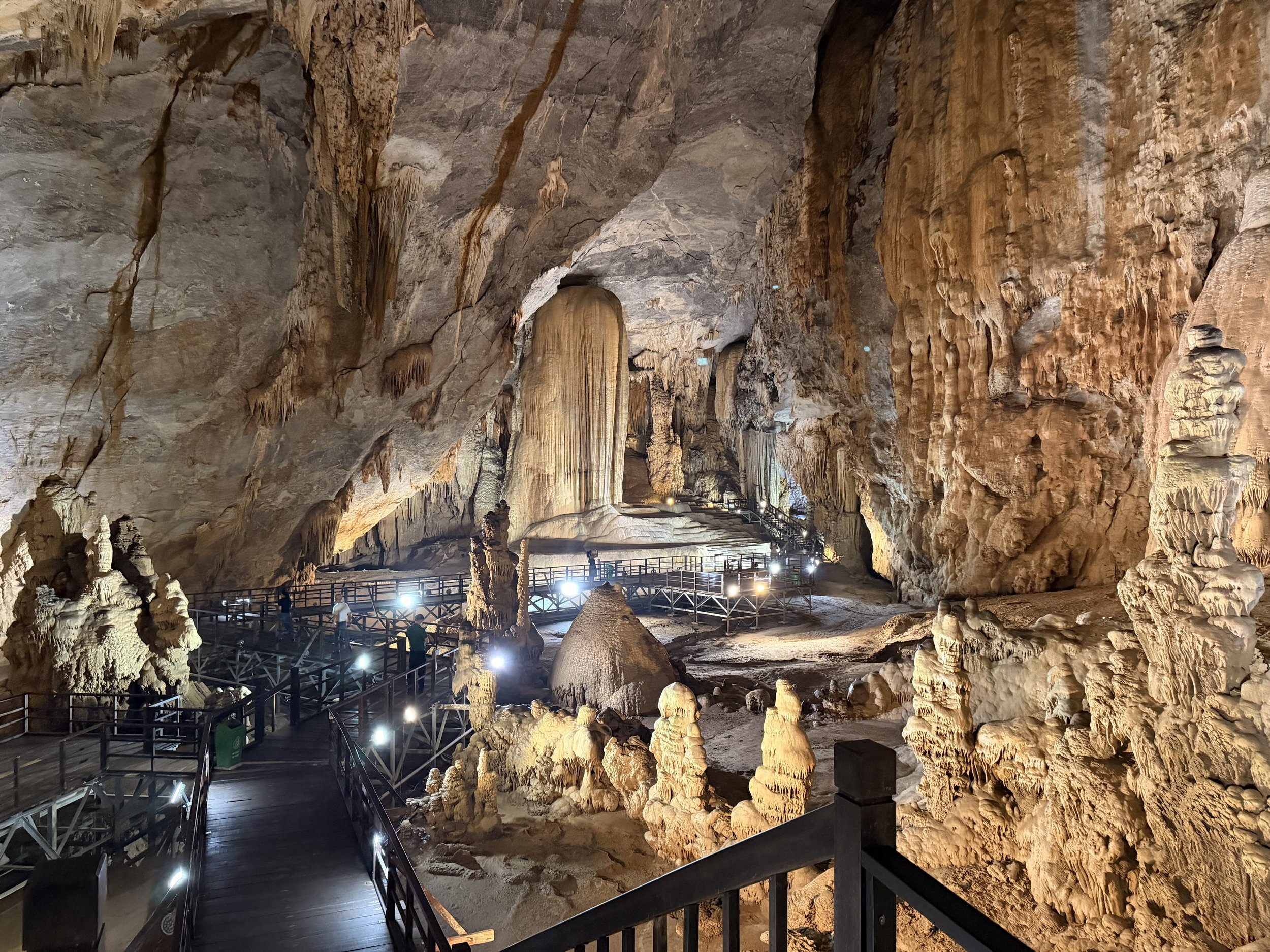 Day 58 - Ducks, Paradise Cave &amp; a Long Night in Phong Nha