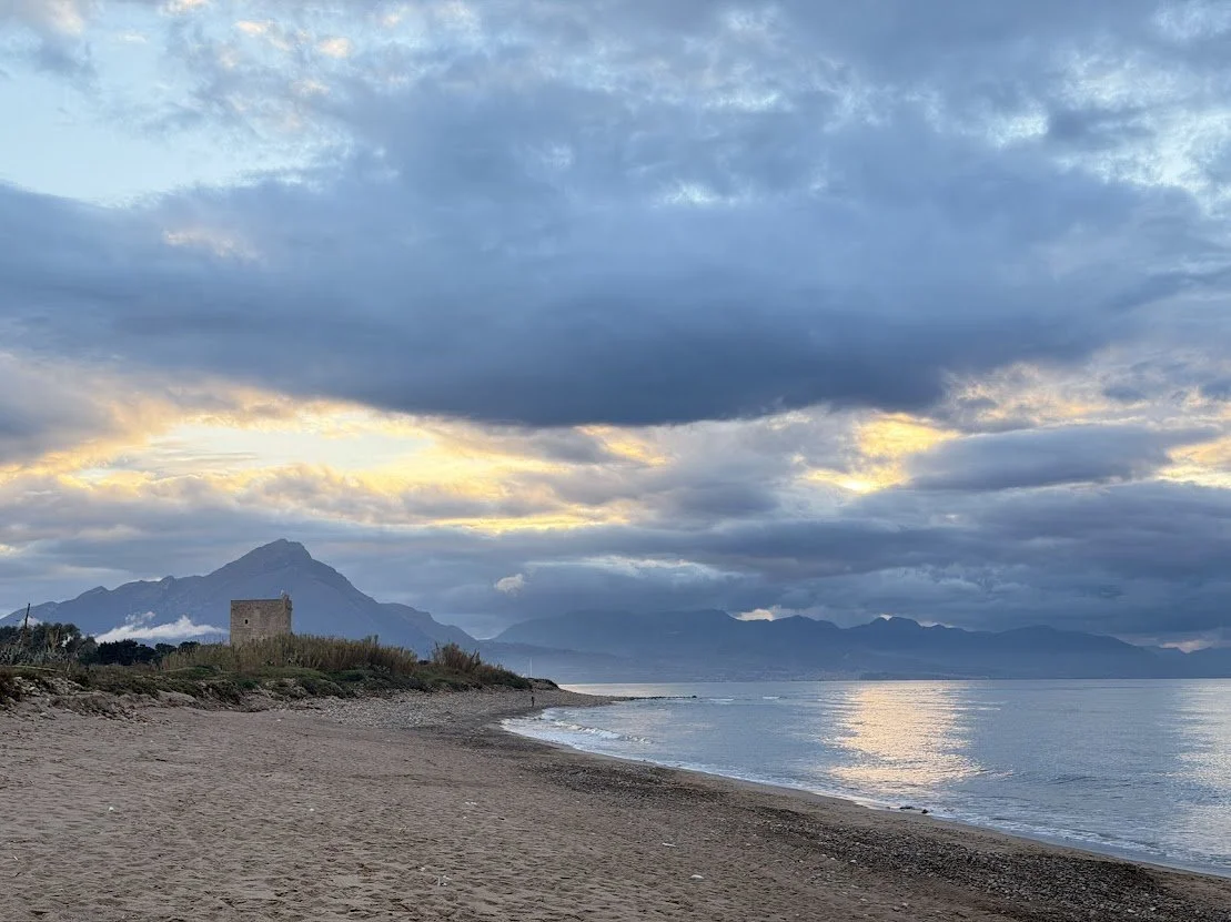 Day 113 – Planning Fatigue, Sicilian Pastries, and a Colourful Beach Afternoon