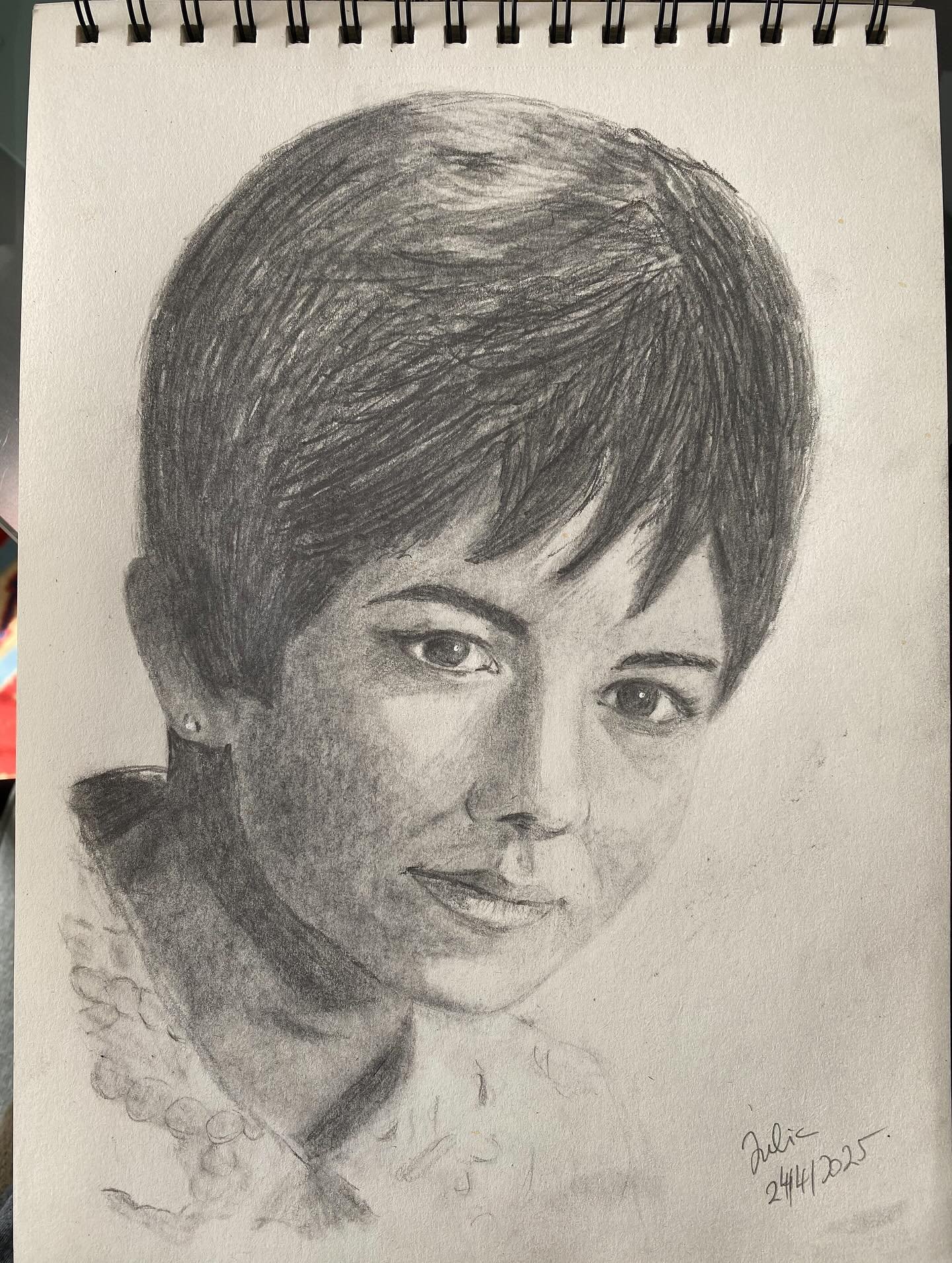 Este curso decid&iacute; que era el momento de dedicar unas horas a la semana a &ldquo;los saberes in&uacute;tiles&rdquo;.
Total, que me apunt&eacute; a clases de dibujo. Nunca hab&iacute;a dibujado, pero intu&iacute;a que me pod&iacute;a venir bien&