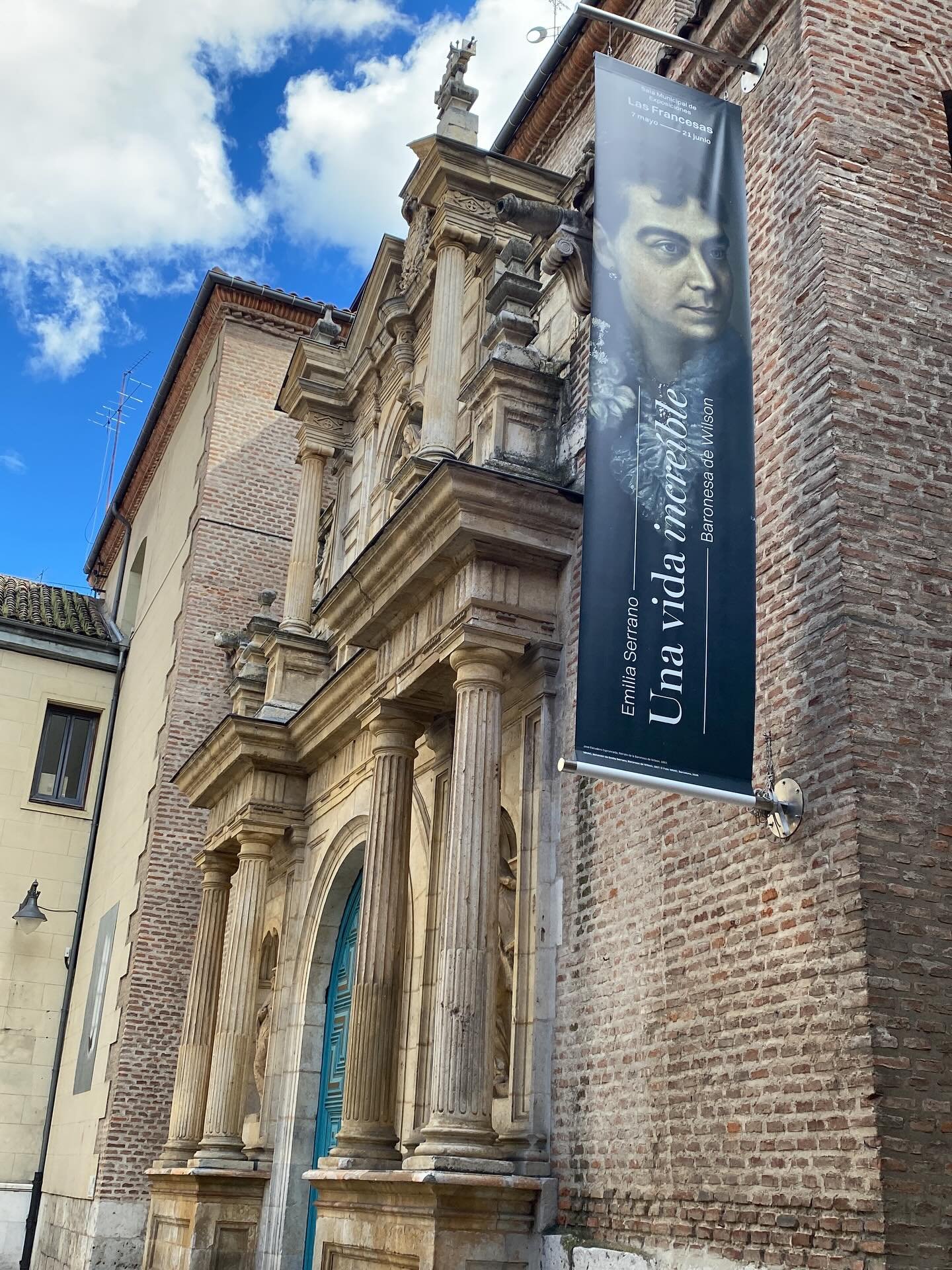Desde hoy, en Las Francesas #valladolid , una historia incre&iacute;ble. La fascinante biograf&iacute;a de Emilia Serrano, baronesa de Wilson y primera protagonista del podcast Contando Mujeres, en un paseo inmerso en el que he tenido la suerte de po