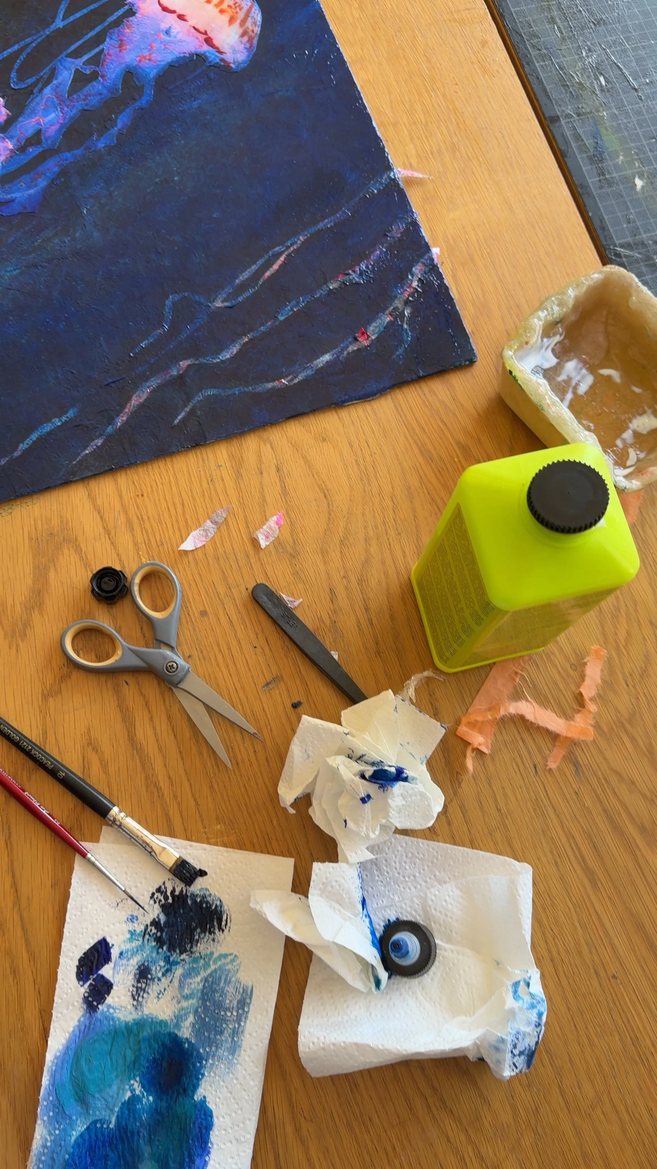 matériel pour collage et peinture