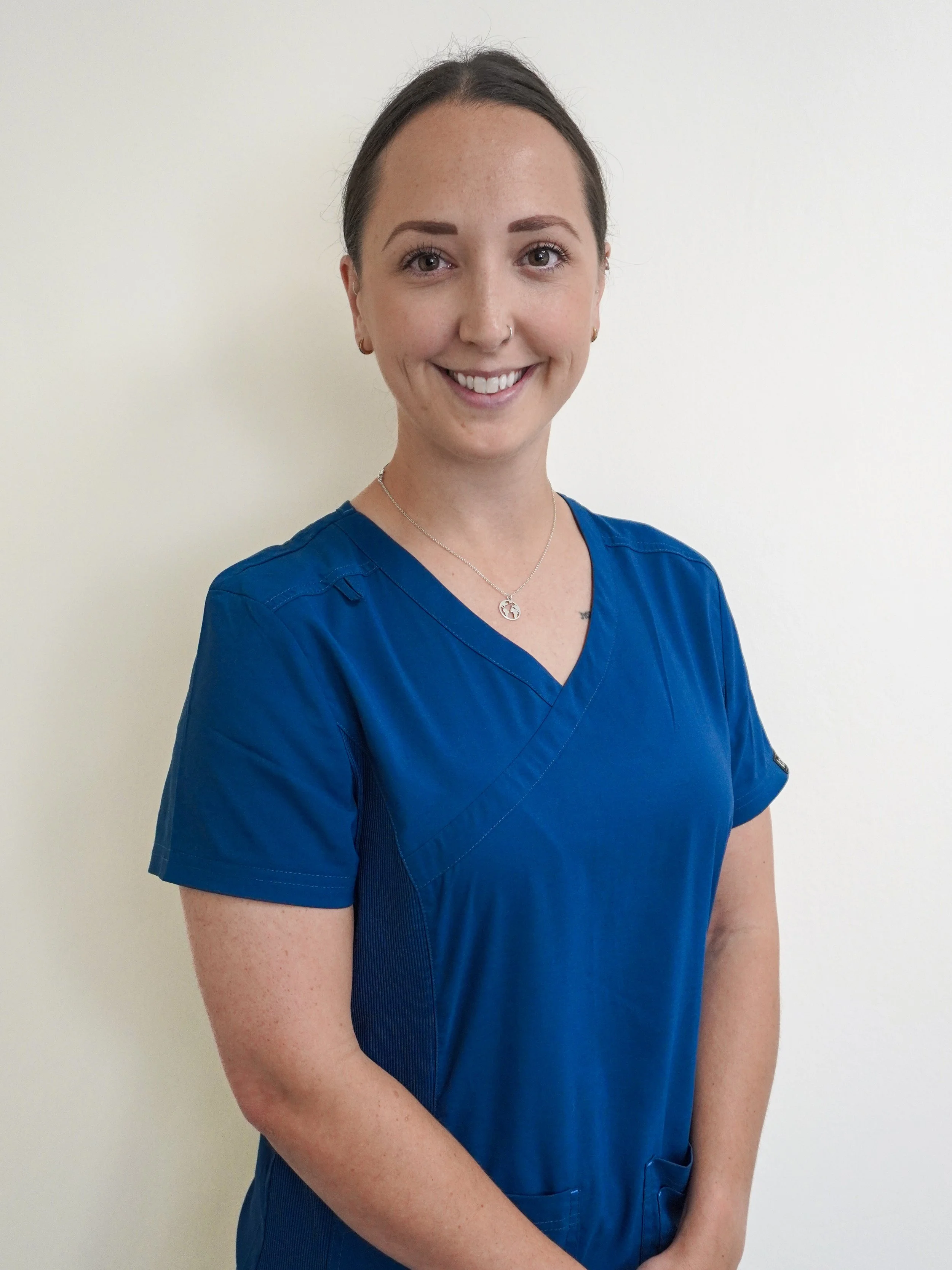 Female chiropractor chiropractic treatment in Dinas Powys and Cardiff