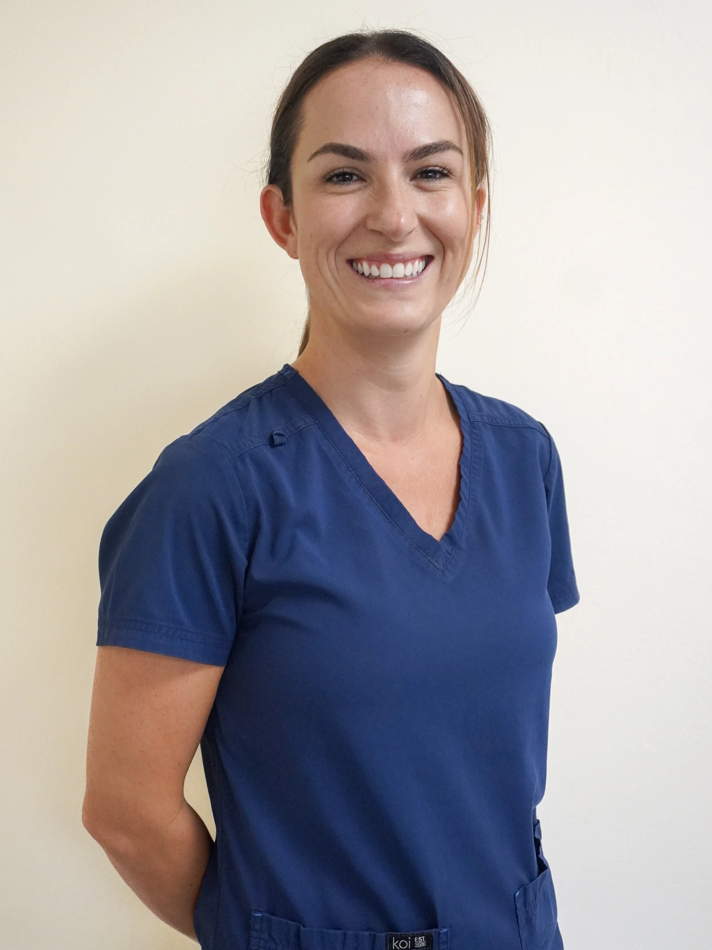 Female chiropractor chiropractic treatment in Dinas Powys and Cardiff