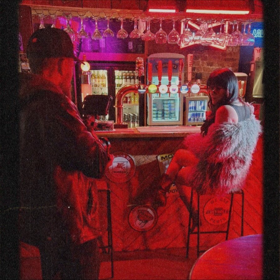 Feeling grateful today. 💛 Here&rsquo;s some behind the scene snaps from creating my new single &ldquo;On My Way&rdquo;. Thanks to everyone for listening and sharing your support. ✨

#onmyway #singersongwriter #newmusic 
#ukcountrymusic