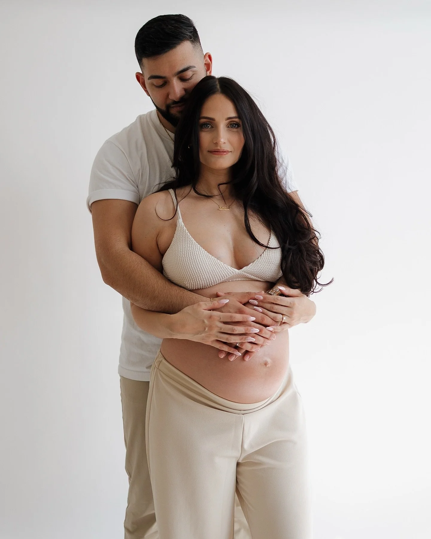 me waiting this long to post these maternity photos should be illegal 😭 I always love working with Cassandra + Jad, they&rsquo;re absolutely gorgeous and their kindness and warmth matches 🤍 
Reminder that we do maternity sessions and now that we&rs