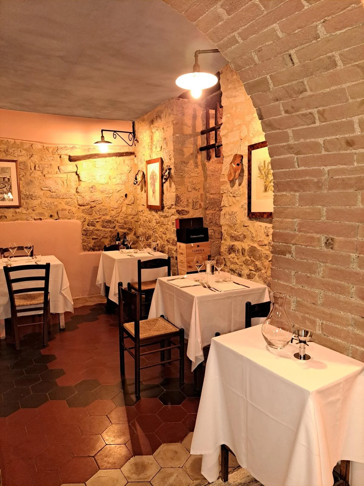 Cozy, warm and welcoming family owned restaurant in Siena countryside offers the best food and wine pairing experiences to enjoy Tuscan cuisine and premium wine.