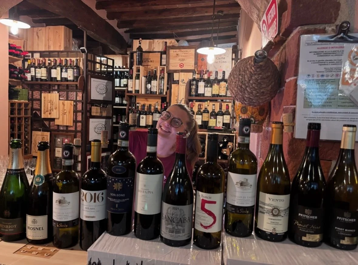 Extensive wine list restaurant in Tuscany owned by sommelier and run with the help of his family offer the best local hospitality.