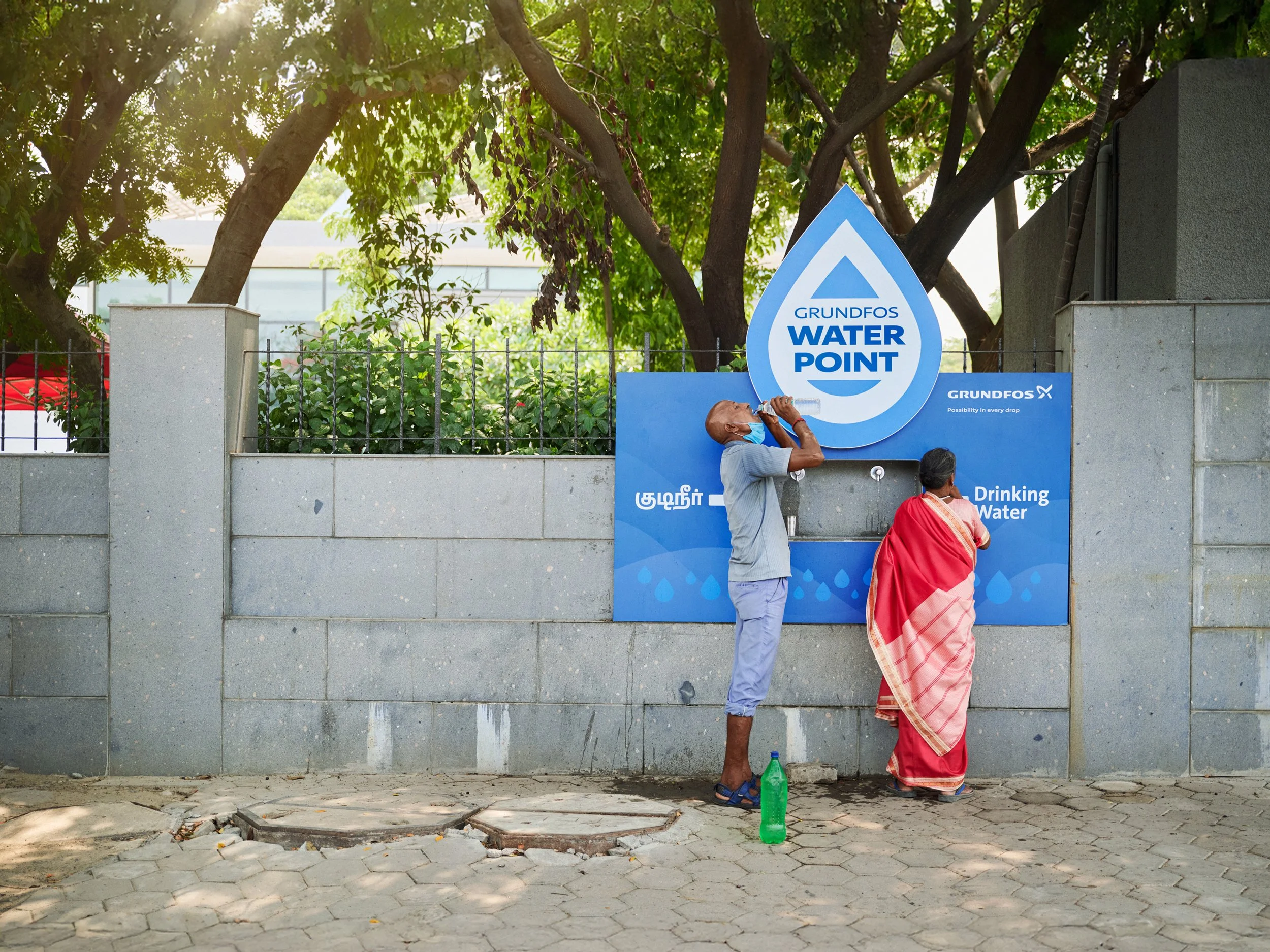 People using Grundfos Water Point drinking water station