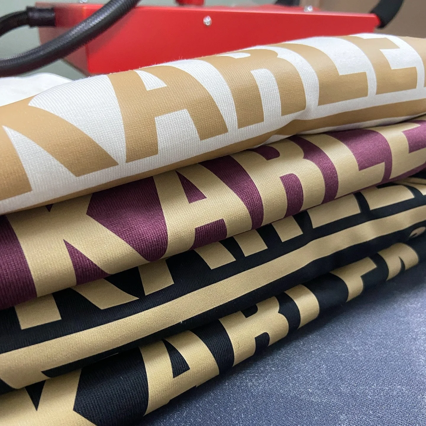 Heavy Oversize Tee med BIG print! 
Vill du ocks&aring; b&auml;ra en otroligt sk&ouml;n t-shirt, du vet en s&aring;n som man vill bo i och aldrig ta av sig. 
Skicka DM f&ouml;r att best&auml;lla din alldeles egna tee. 

#k&auml;rlek #oversize