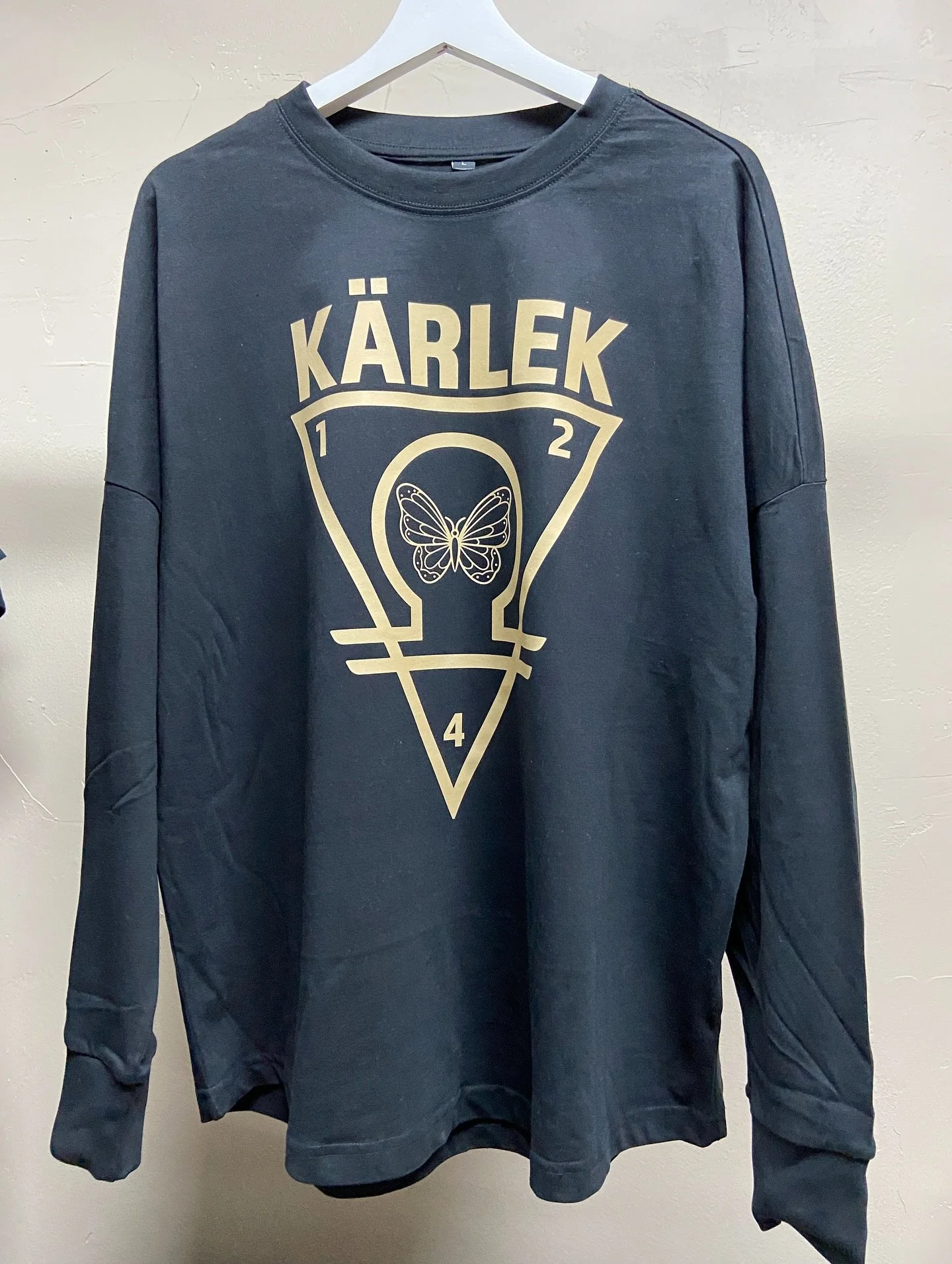 Sa n&aring;gon Oversize Longsleeve med big print? 🔥
Nytt hos oss. 

#bigprint #longsleeve #k&auml;rlek