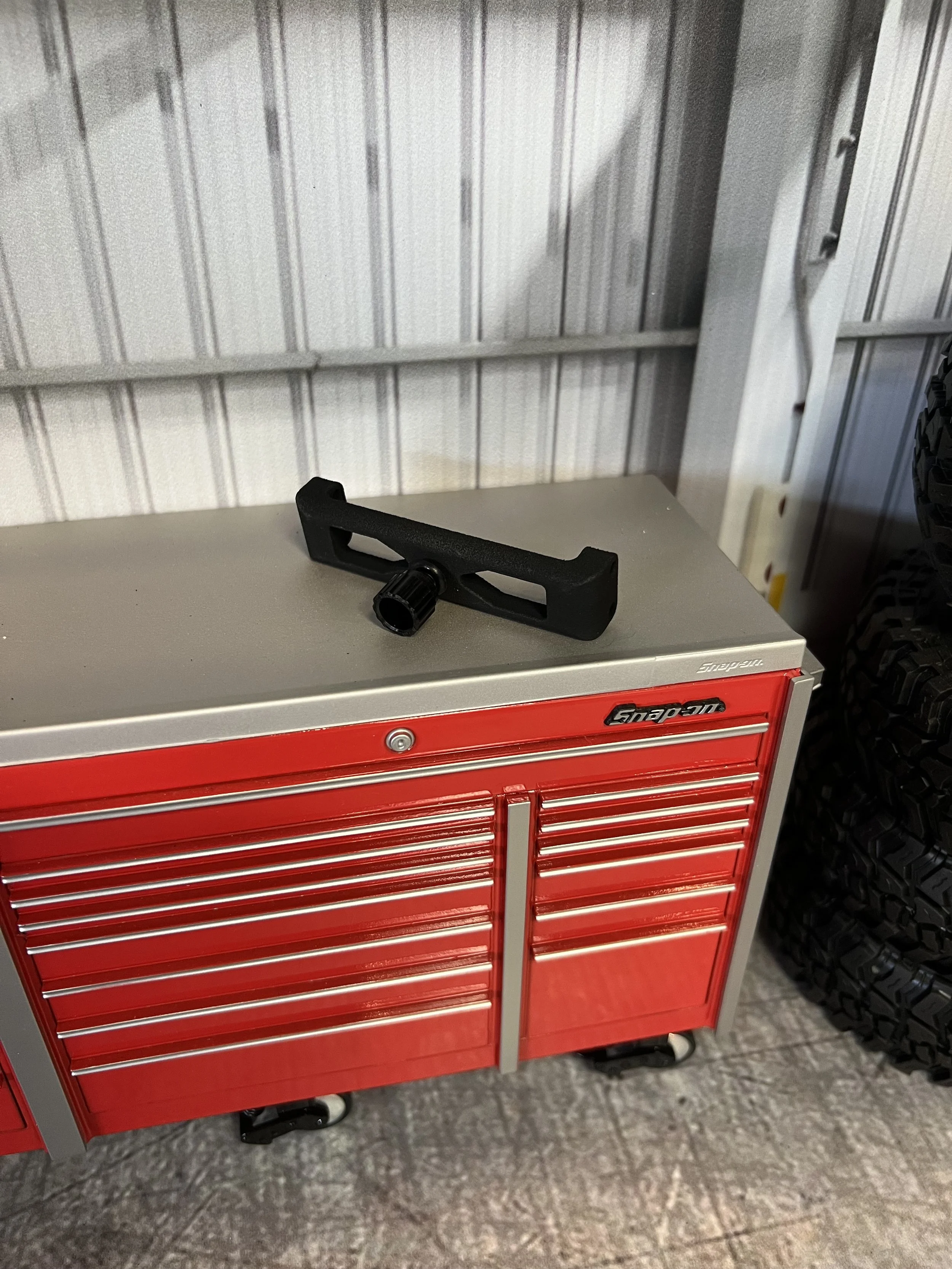 Delano Front Body mount w/aluminum thumb screw