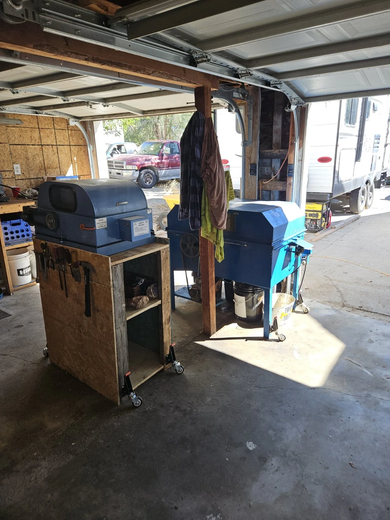Lapidary slab saws
