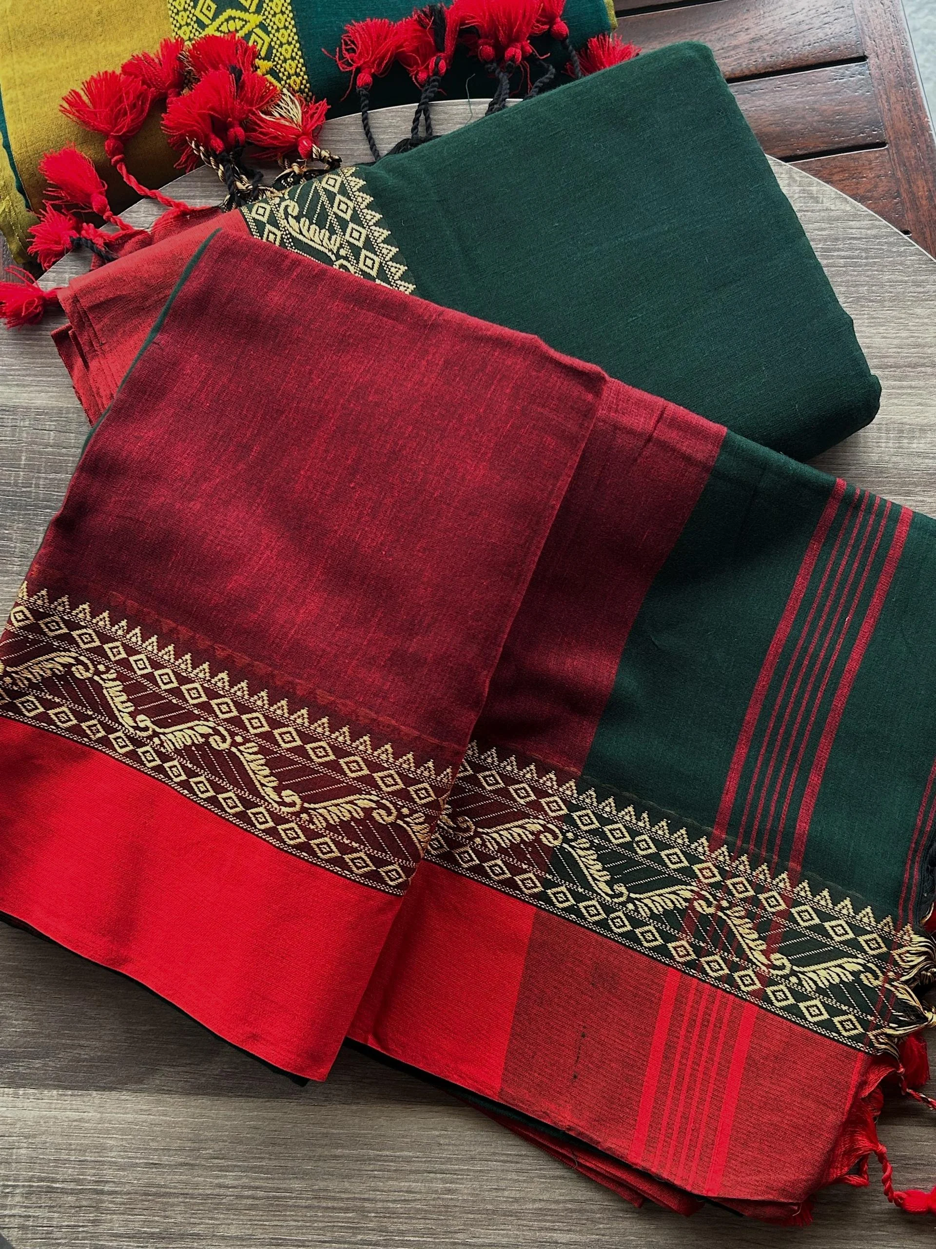 Emerald Green / Red