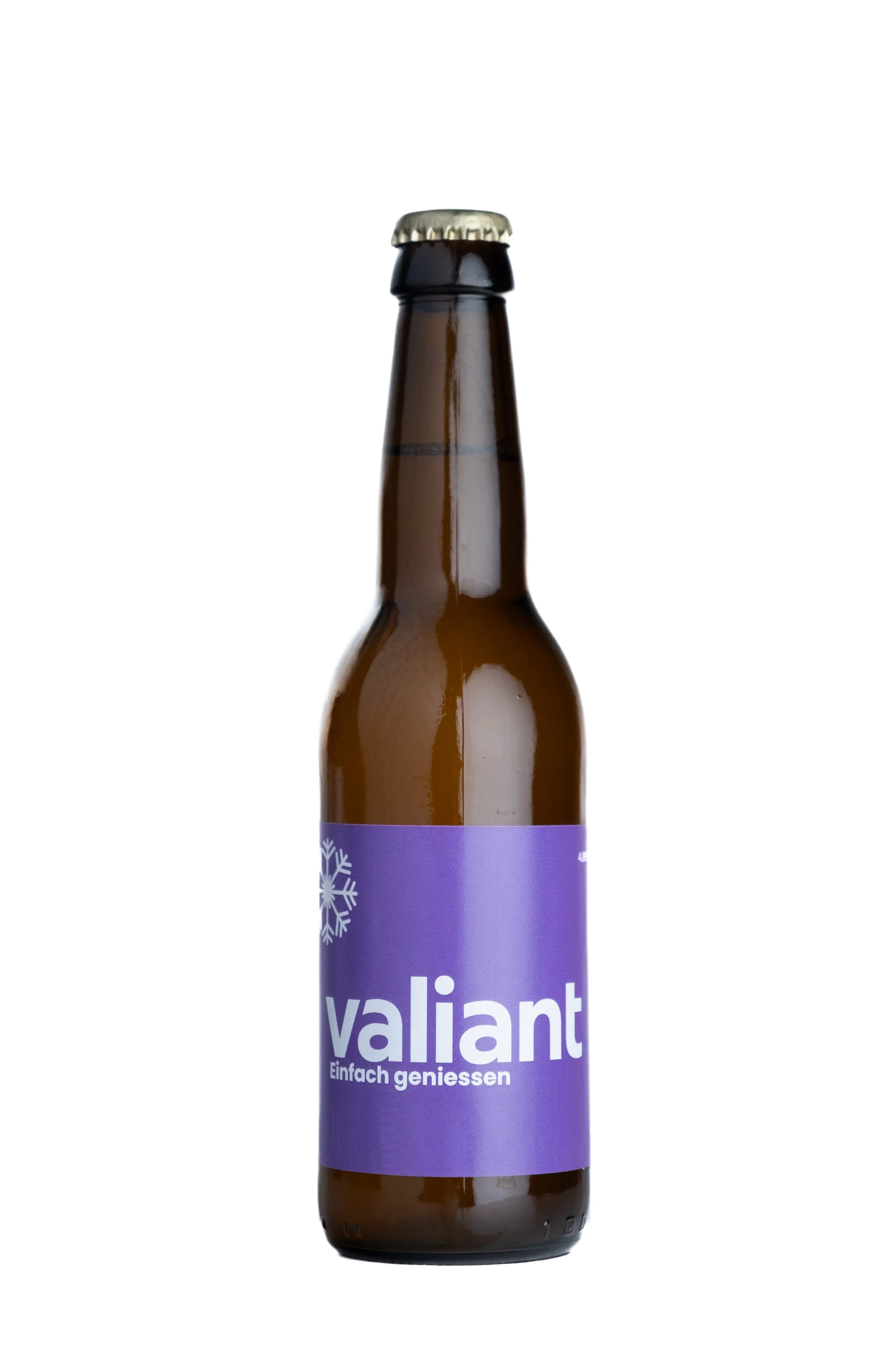 Bierflasche mit lila Etikett, darauf steht 'valiant' und 'Einfach geniessen', mit Schneeflockensymbol