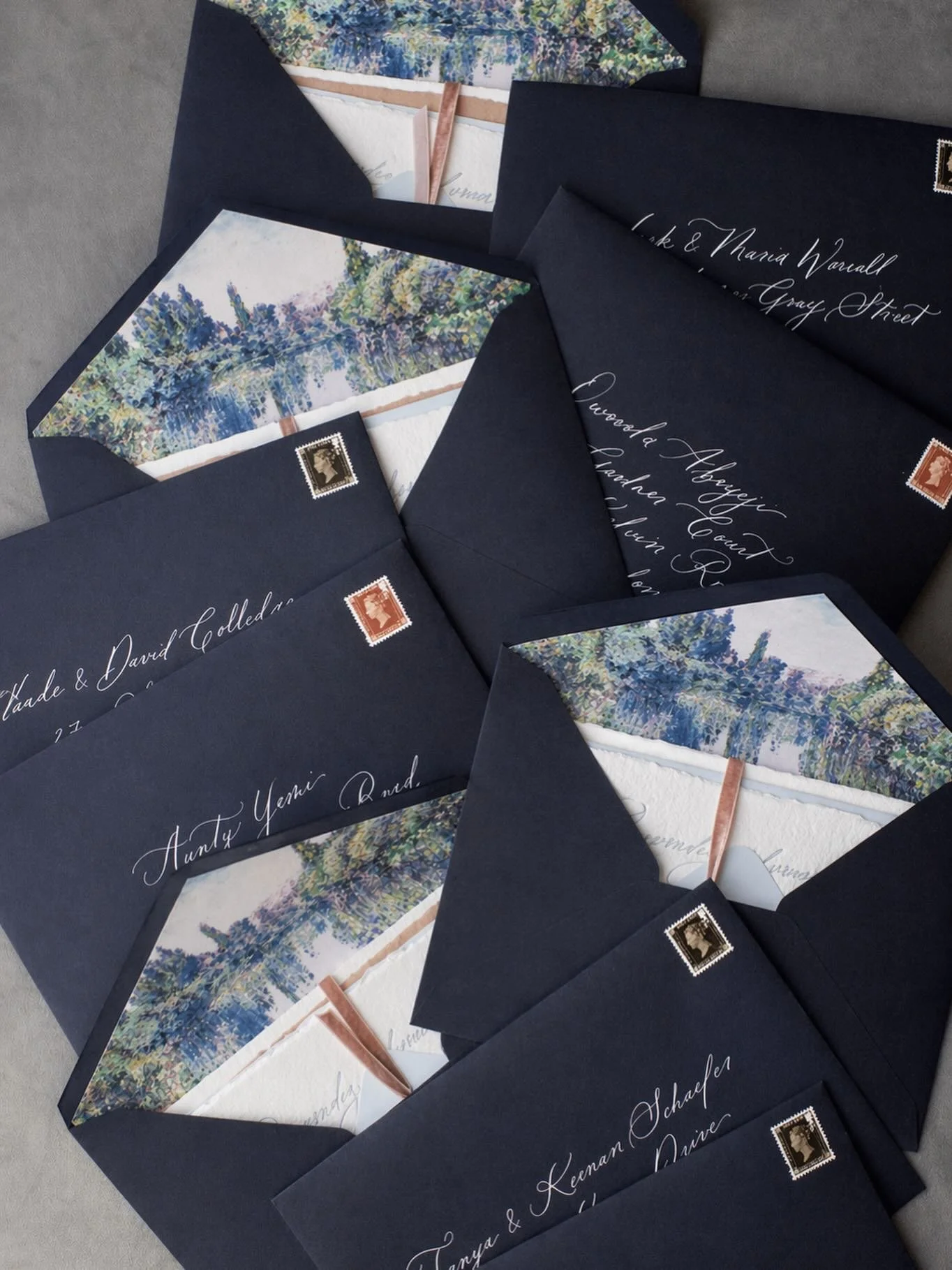 There&rsquo;s something incredibly stylish about darker envelope shades especially when paired with crisp white ink calligraphy and a beautiful liner. We layered this suite with gorgeous coloured handmade paper beautifully letterpressed in tonal shad