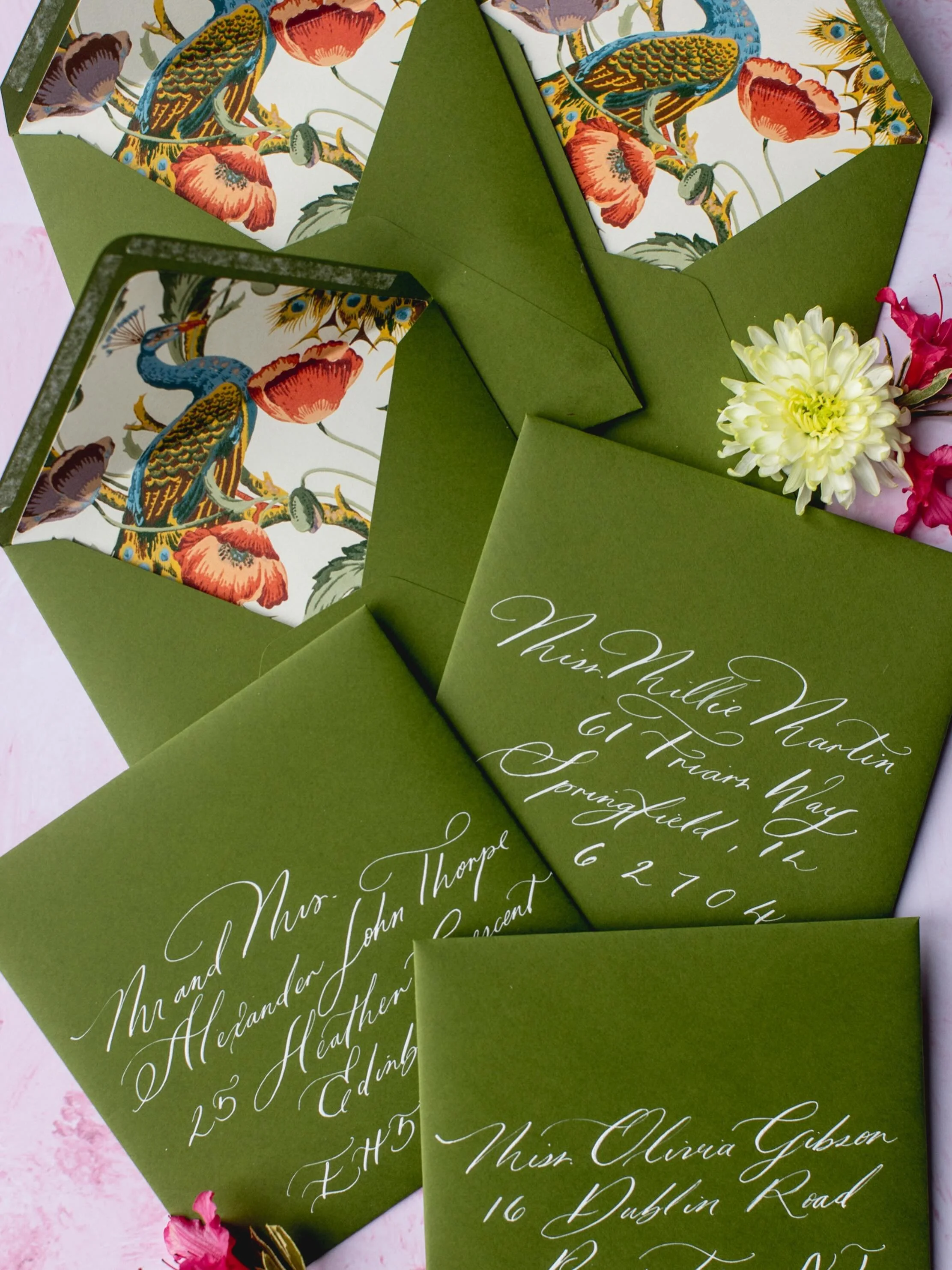 If anyone ever asks me if they need an envelope liner the answer is almost always yes!
Bright and bold for A&amp;Ks gorgeous at @thesistersofcedarlakes last weekend with the queen of epic weddings @amv_weddings 
#internationalweddings #customstatione