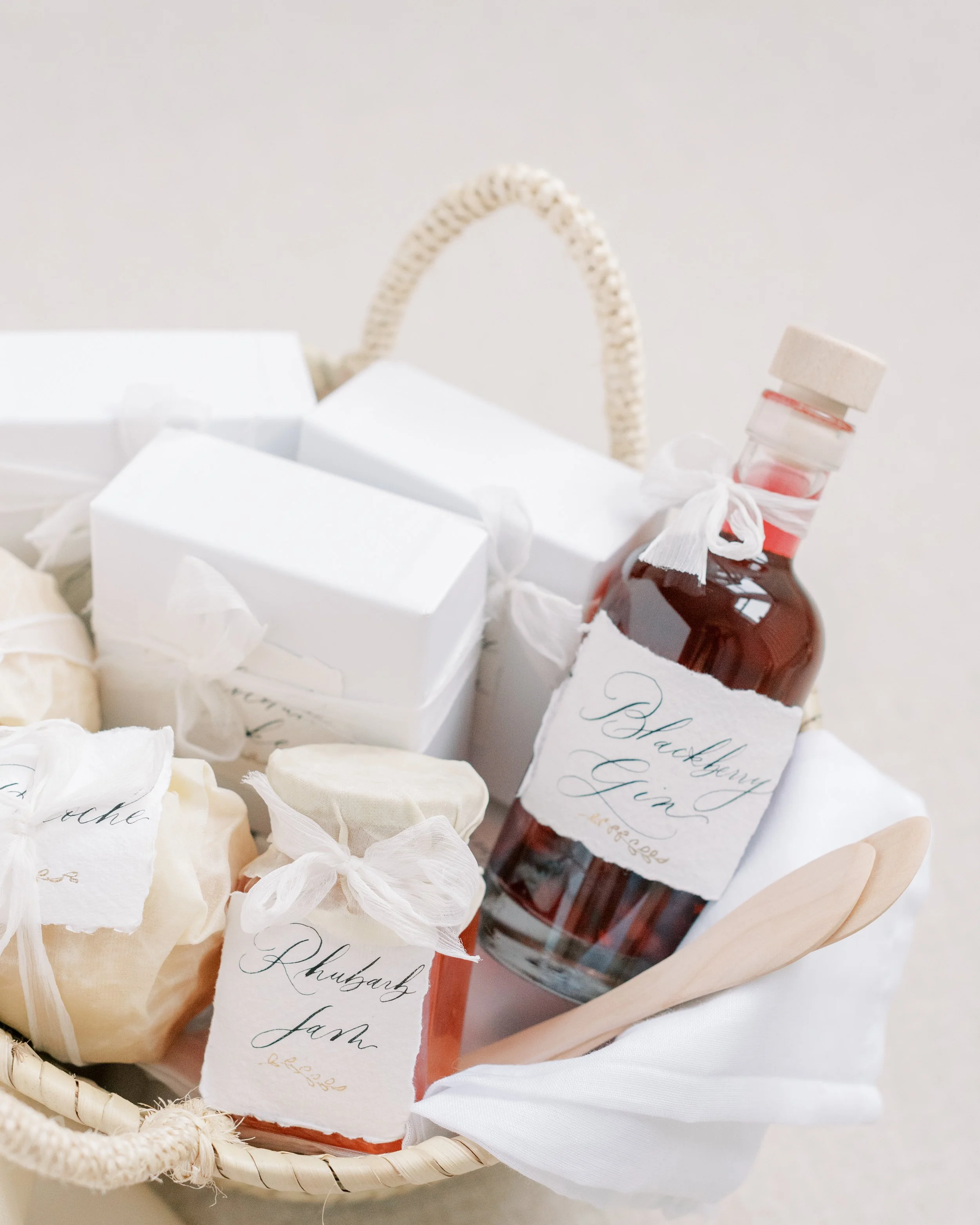 MonAnnie Cakes Basket_Cristina IlaoCIP_1066.jpg